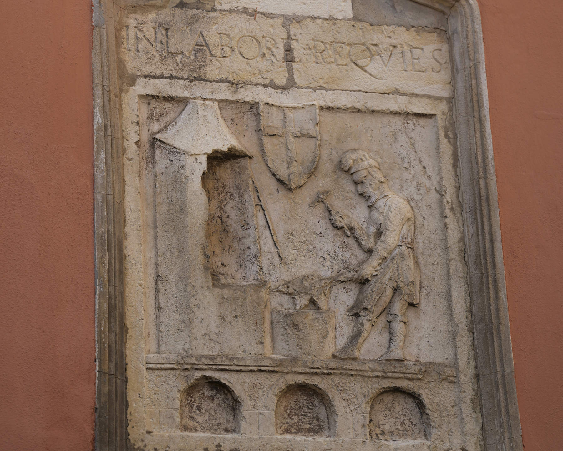 Fabriano, il Palazzo Comunale o Palazzo Chiavelli, dettaglio. Foto: Fondazione Marche Cultura
