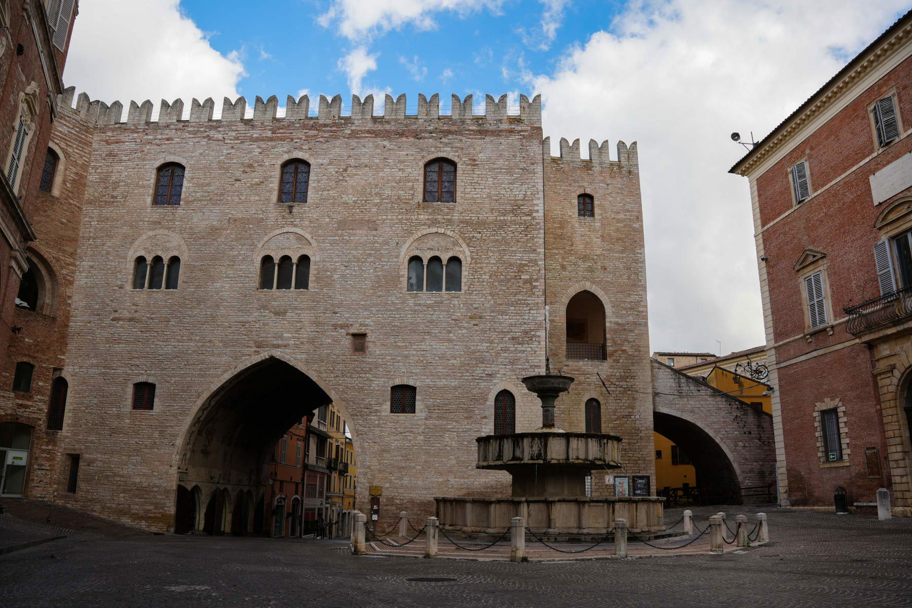 Fabriano, il Palazzo del Podest&agrave;. Foto: Fondazione Marche Cultura