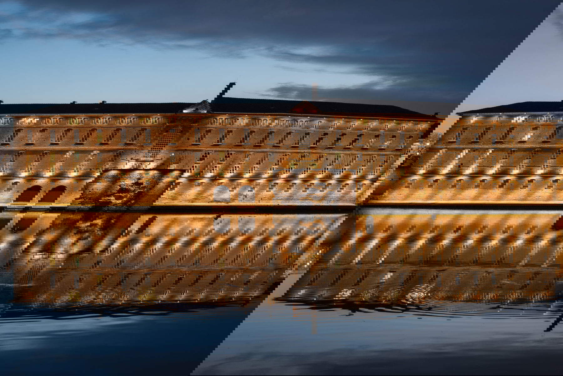 Une des façades de l'H&ocirc;tel-Dieu de Toulouse. Photo : Wikimedia Commons - Antoine Montul&eacute;