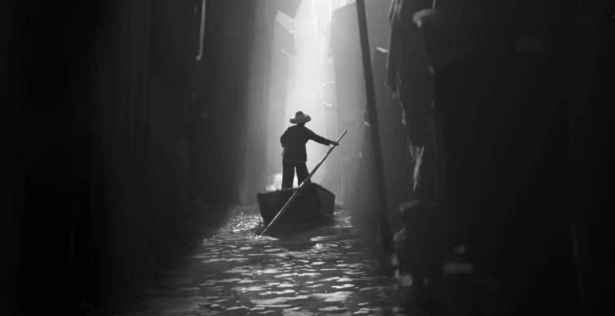 In Turin: Ausstellung des Fotografen Fan Ho – hundert Bilder erzählen vom urbanen Hongkong