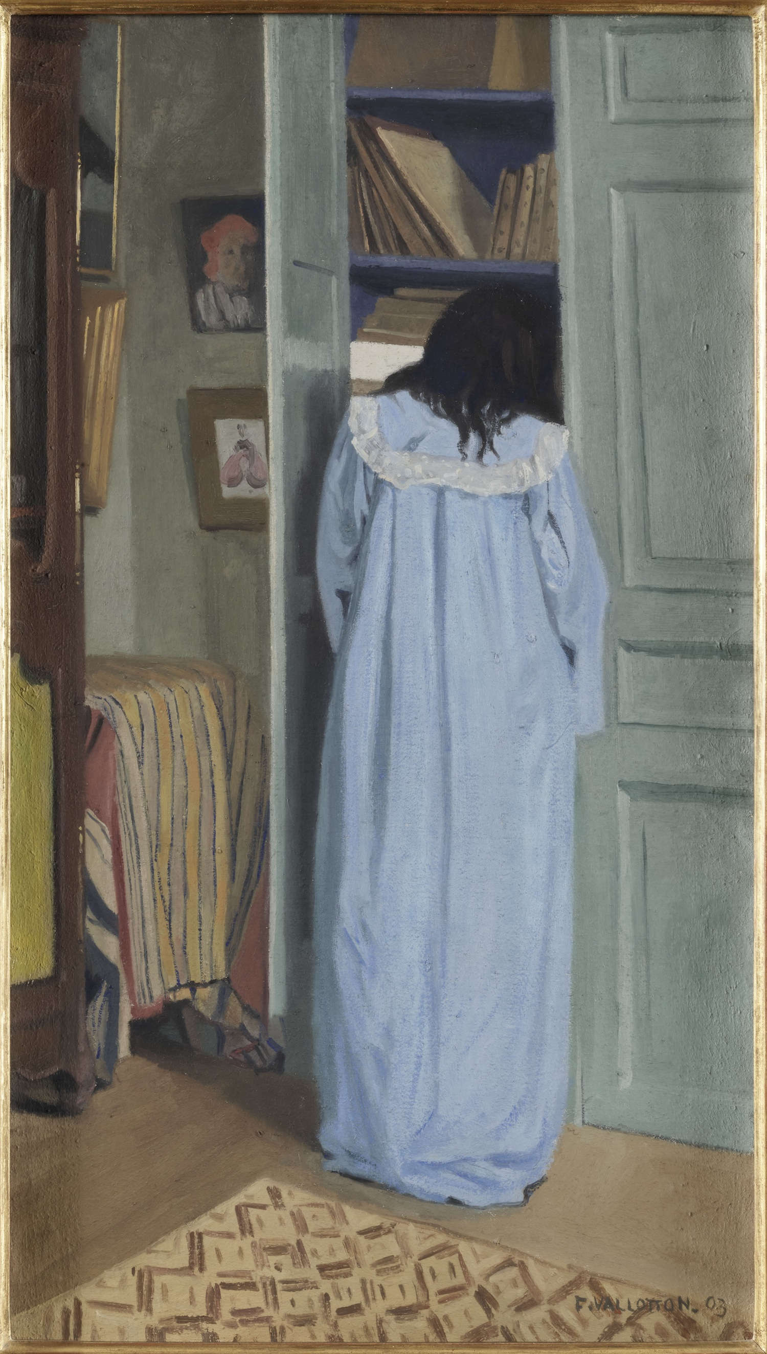 F&eacute;lix Valloton, Int&eacute;rieur, femme en bleu fouillant dans une armoire (1903; óleo sobre lienzo; París, Museo de Orsay) &copy; GrandPalaisRmn / Franck Raux
