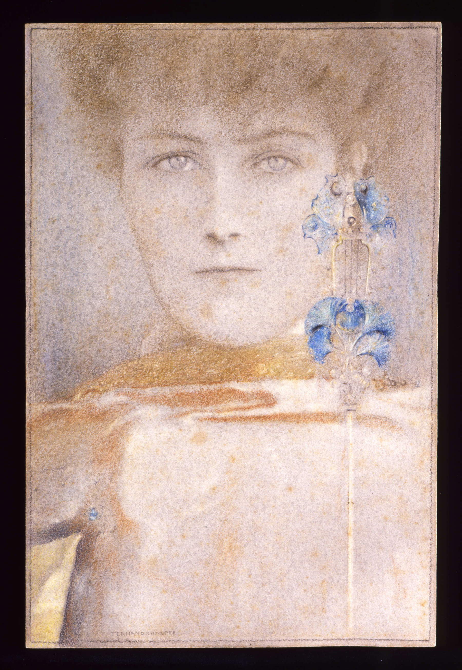 Fernand Khpnoff, La máscara blanca (1907; lápiz y pasteles de cera sobre papel, 278 x 185 mm; Inv. 512; Venecia, Fundación de Museos Cívicos de Venecia, adquisición en la Bienal, 1912)