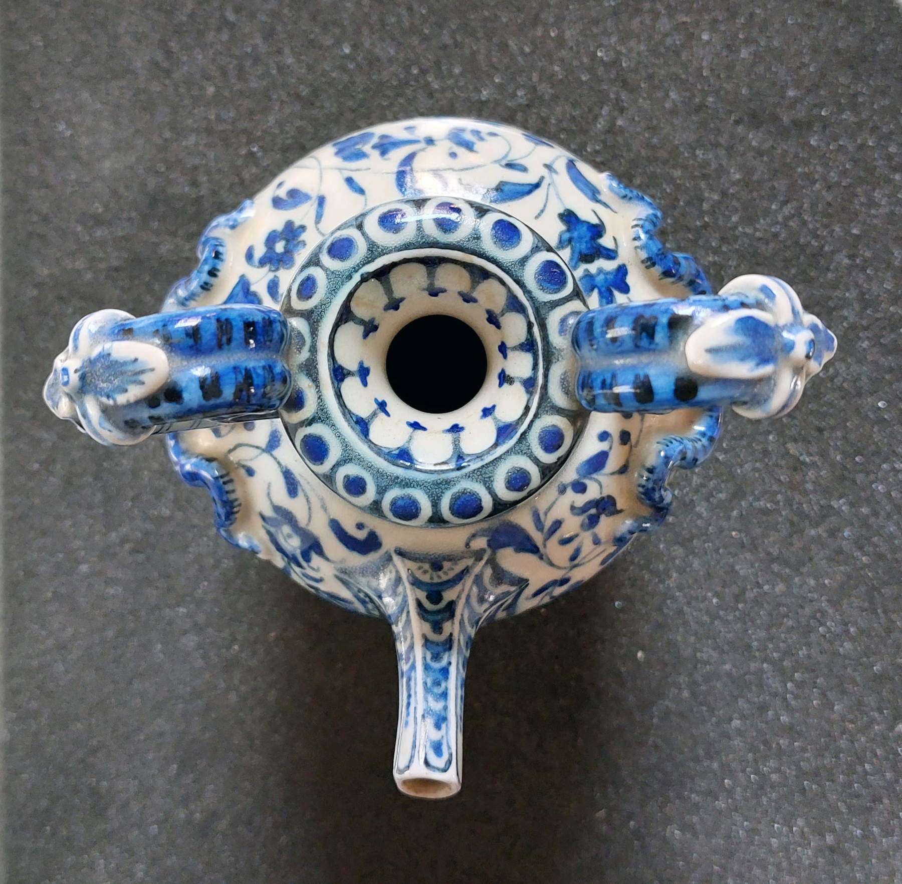 Florence, Manufacture des Médicis, vase à anses serpentiformes, détail