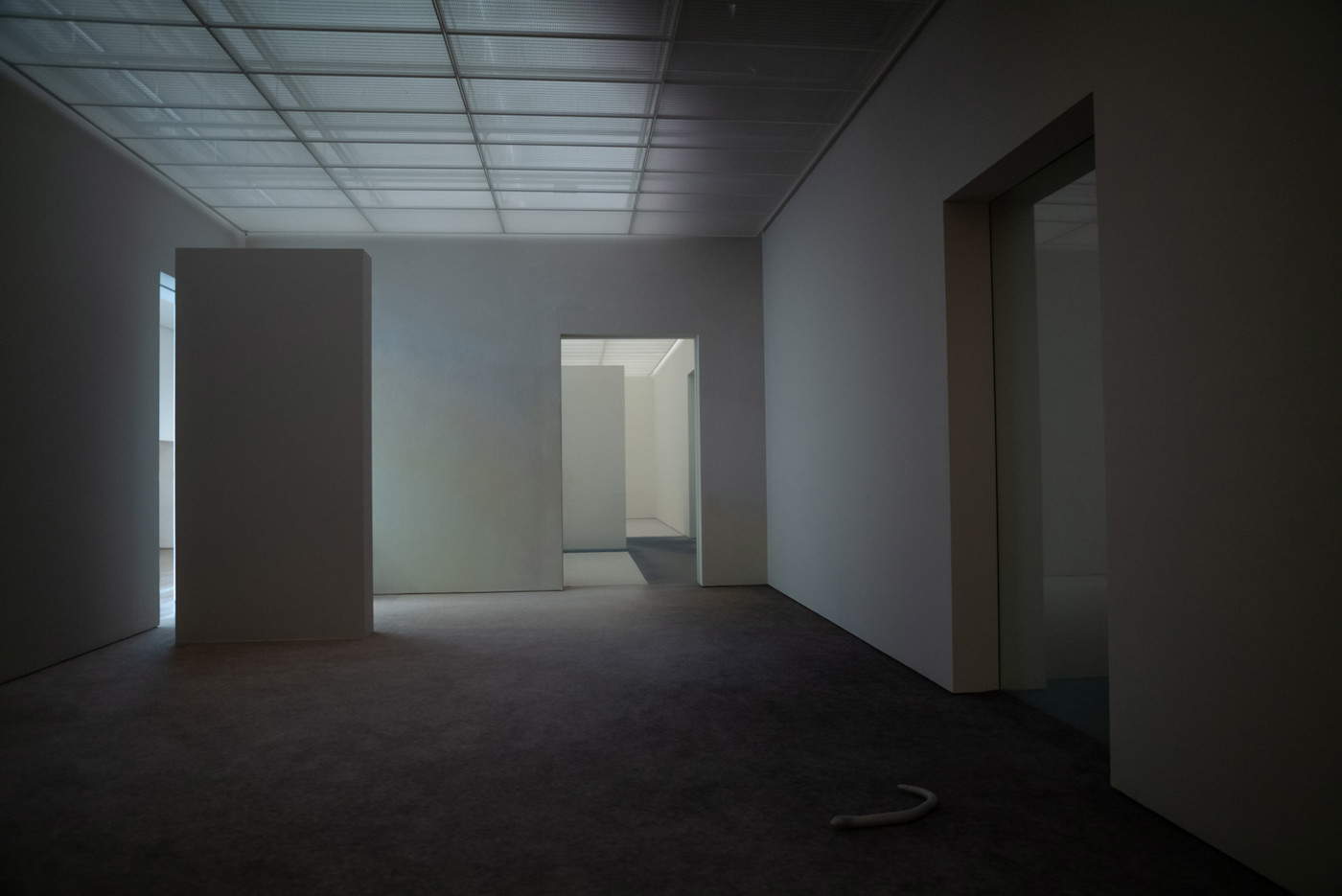 Inszenierung der Pierre Huyghe-Ausstellung in der Fondation Beyeler, Riehen/Basel, 2026. Foto: Ola Rindal