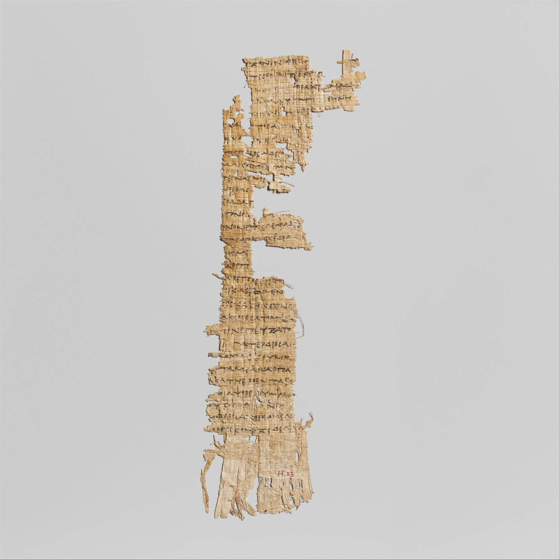 Fragmento de papiro con versos de la «Odisea» de Homero (285-250 a. C.; papiro, 19,1 cm de altura; Nueva York, Museo Metropolitano, inv. 09.182.50)