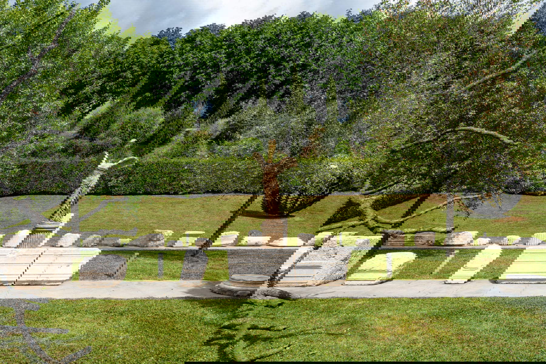 Francesco Vezzoli, Metaphysical Nike. Courtesy of Fondazione Brescia Musei