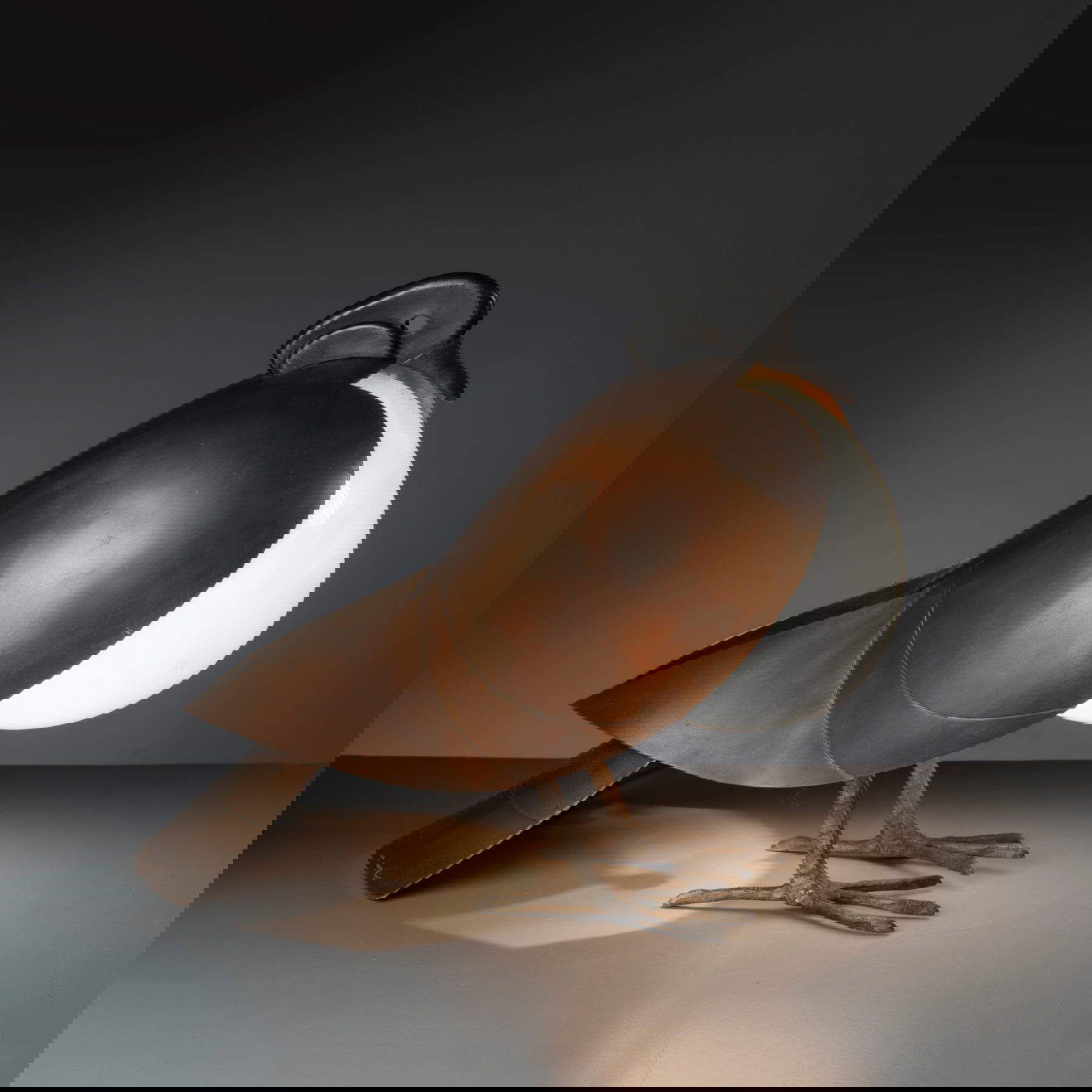 Francois-Xavier Lalanne, Tischleuchte Modell Taube (Hersteller Artcurial, Frankreich, 1991; Bronze, Kupfer und Glas, nummeriert 384/900) Schätzung &euro; 15.000/20.000