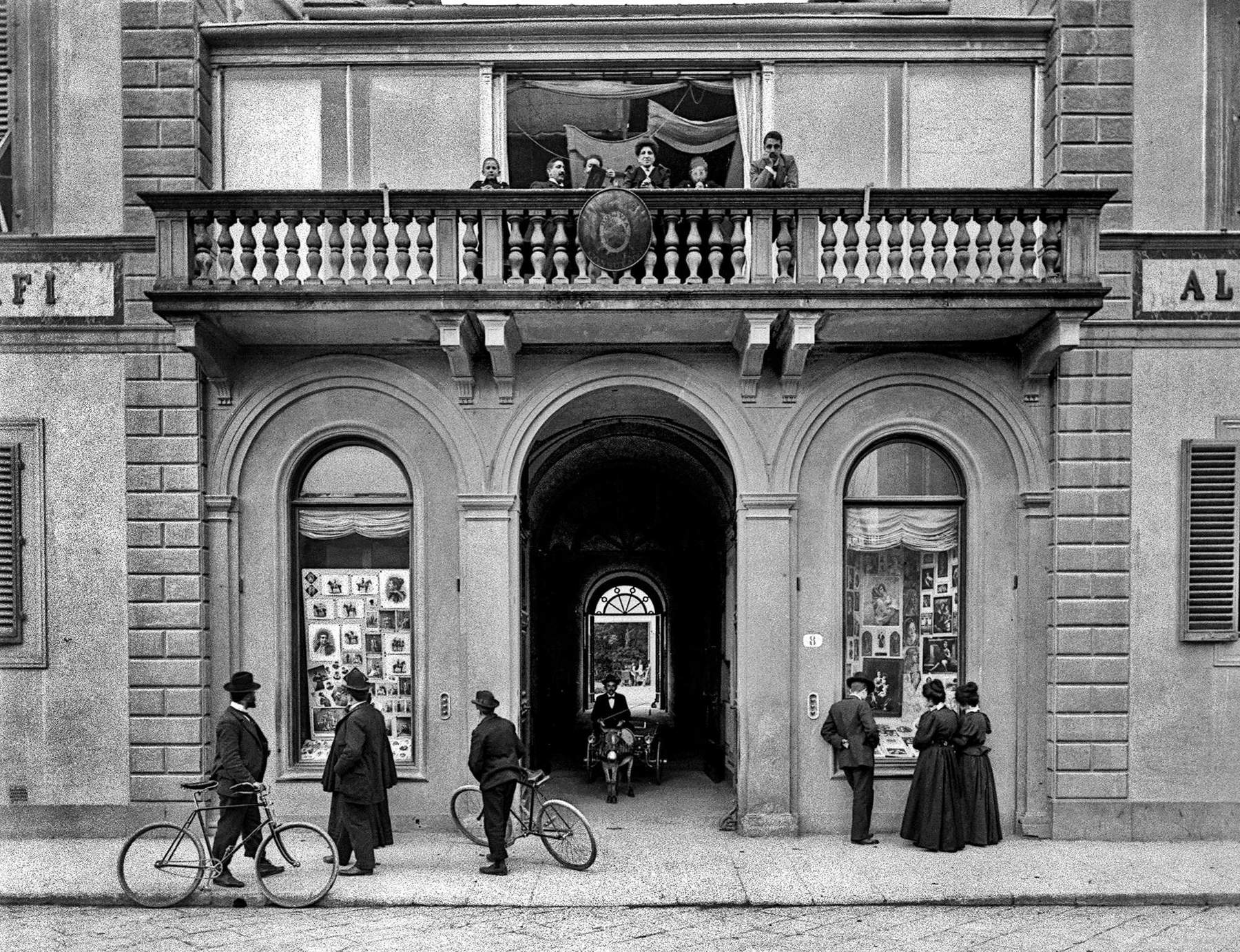 Fratelli Alinari, The facade of the Fratelli Alinari Photographic Establishment at Via Nazionale 8 in Florence, now Largo Alinari, 1899, Alinari Archives, Florence.