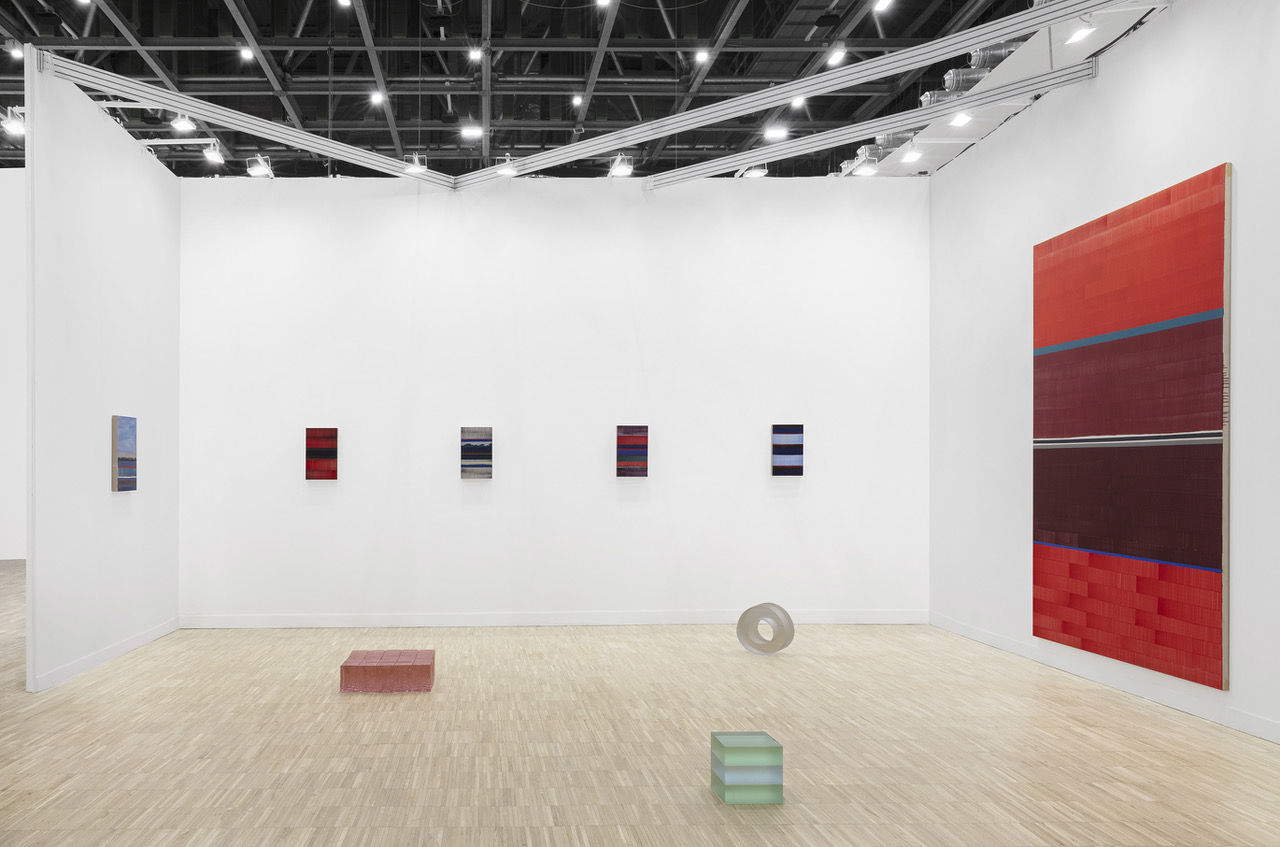 Vista del stand de la galería Alfonso Artiaco. Cortesía de Alfonso Artiaco, Nápoles. Foto: Sebastiano Pellion di Persano