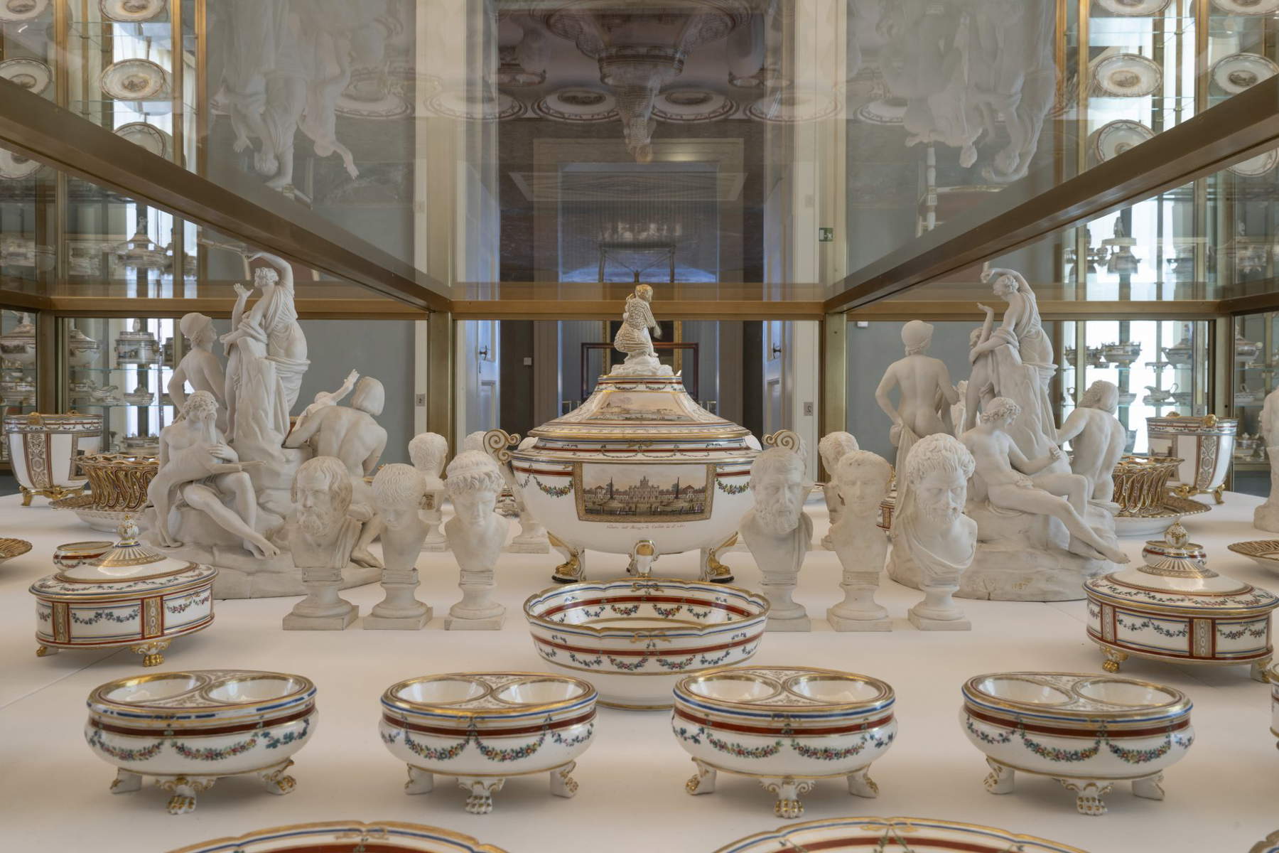 Porcelain Gallery, the Goose Service in the Room of Views of the Kingdom. Photo: Capodimonte Museum and Real Bosco di Capodimonte