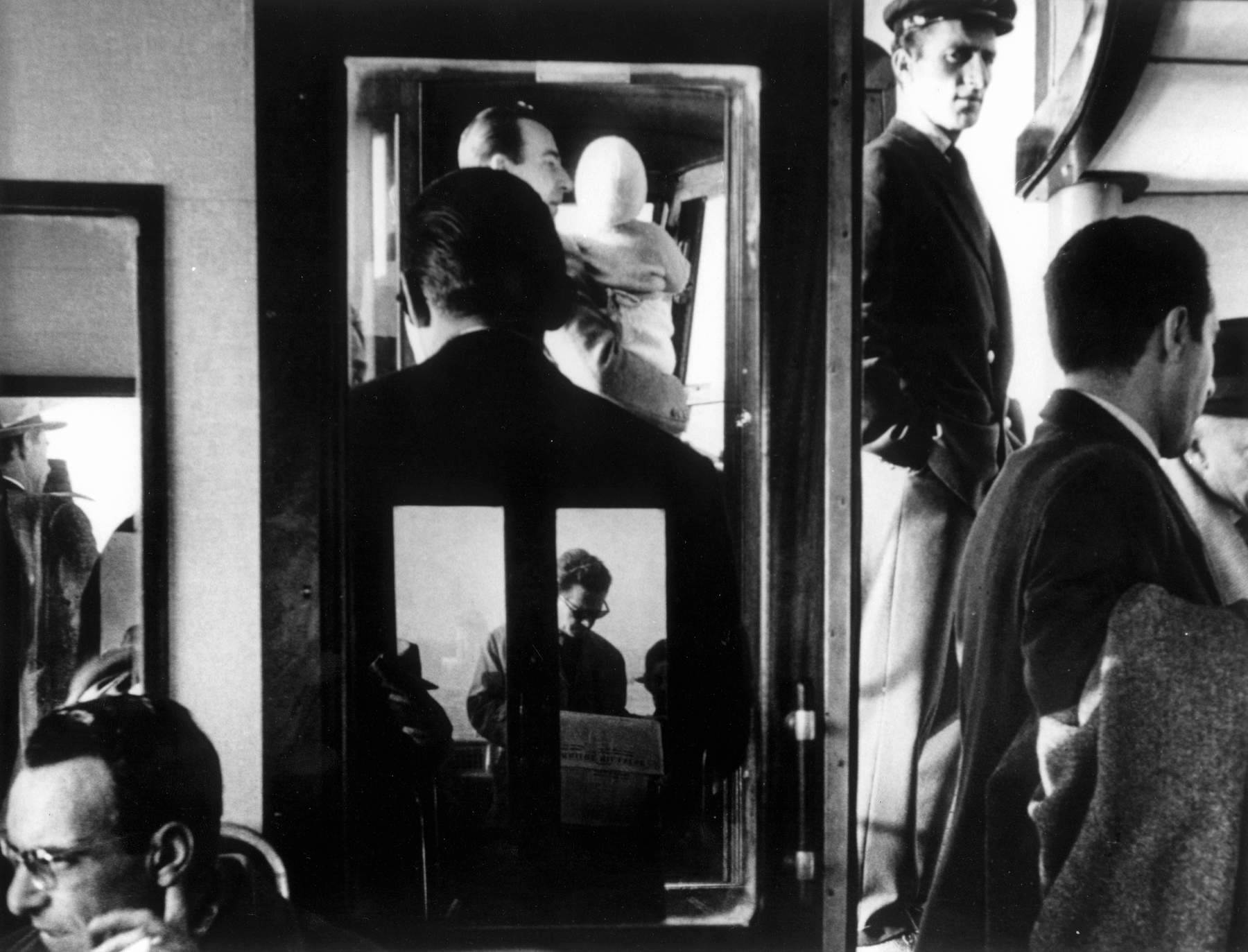 Gianni Berengo Gardin, Venecia, En vaporetto (1960; Colección de la Fundación de Venecia) &copy; Archivo Gianni Berengo Gardin