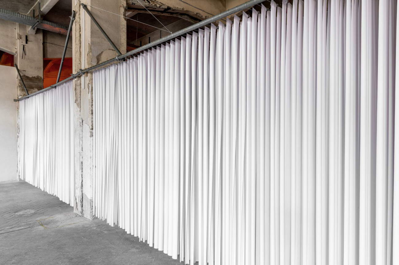 Gianni Pettena, Paper/Cosmic Breeze. Photo: Leonardo Morfini