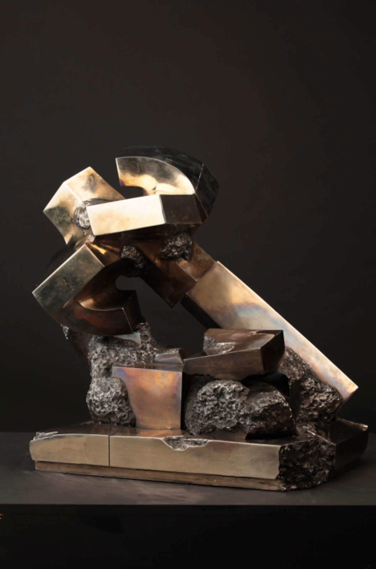 Gio' Pomodoro, Sole Serpente (1988; beschichteter Edelstahl, 1/3, 54 x 52 x 36 cm; Ch&acirc;tillon, Castello Gamba, Inv. 94 AC) &copy; Castello Gamba