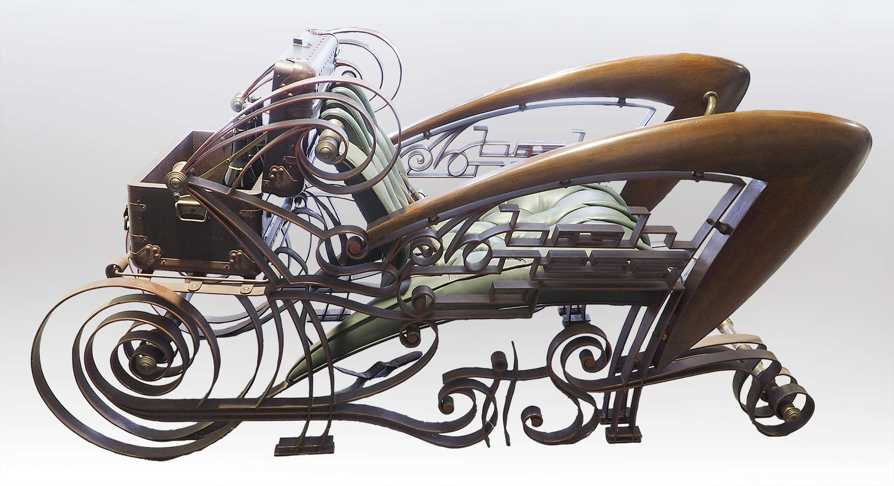 Achille Lega, Compenetration of a Face (1917 ; plâtre patiné en bronze, cadre en métal, 50 x 25 x 27 cm ; Turin, collection Elena et Massimo Massano)