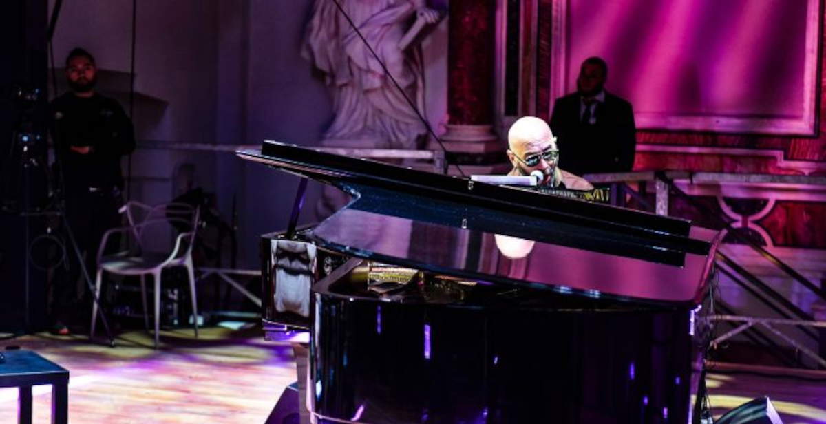 L'Aquila, la iglesia-teatro de San Filippo reabre 17 años después del terremoto: la inauguración con la canción 