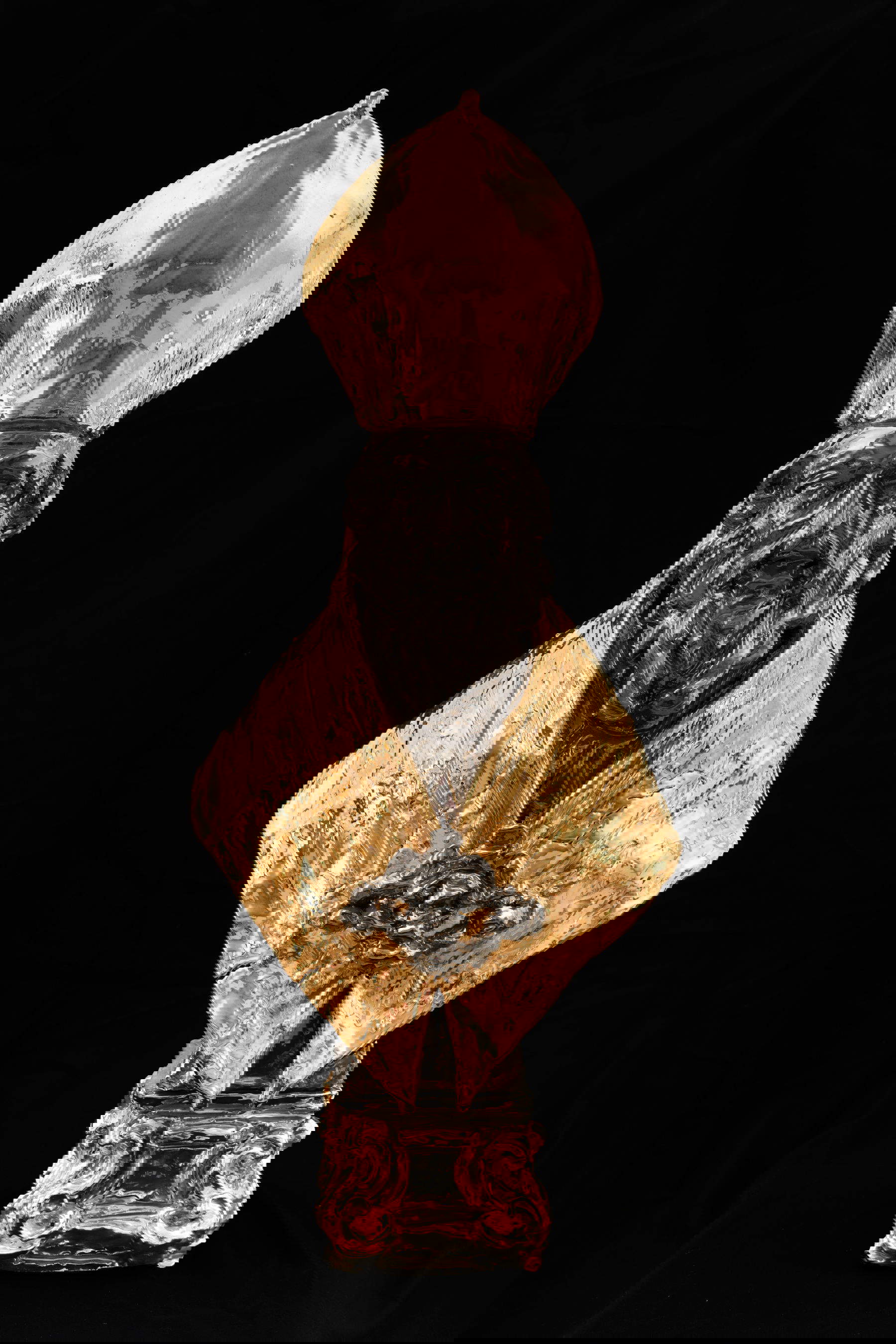 Giuseppe Ducrot, Büste eines Bischofs (2024; glasierte Terrakotta, Eigentum des Künstlers)