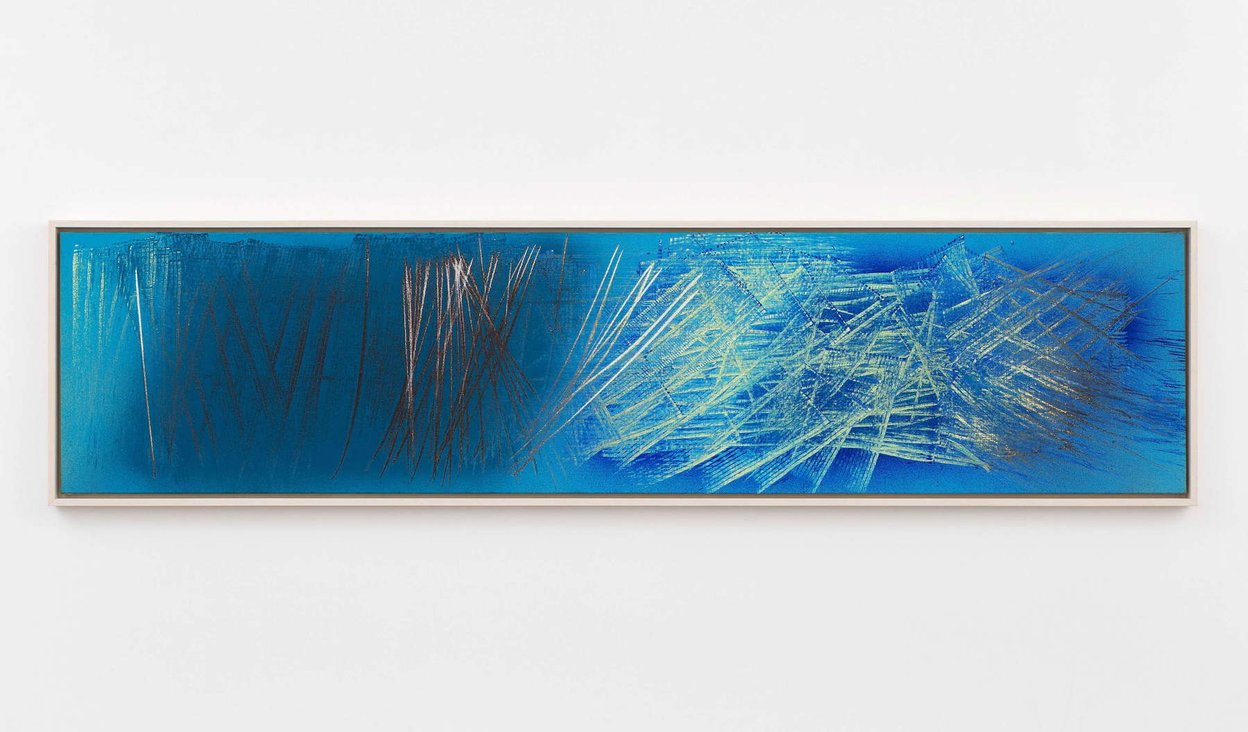 Hans Hartung, T1962-K6 (1962 ; peinture vinylique sur toile, 58 &times; 250 cm) &copy; Hans Hartung / ADAGP, Paris 2026. Photo : Claire Dorn. Avec l'aimable autorisation de la Fondation Hartung Bergman et de Perrotin.