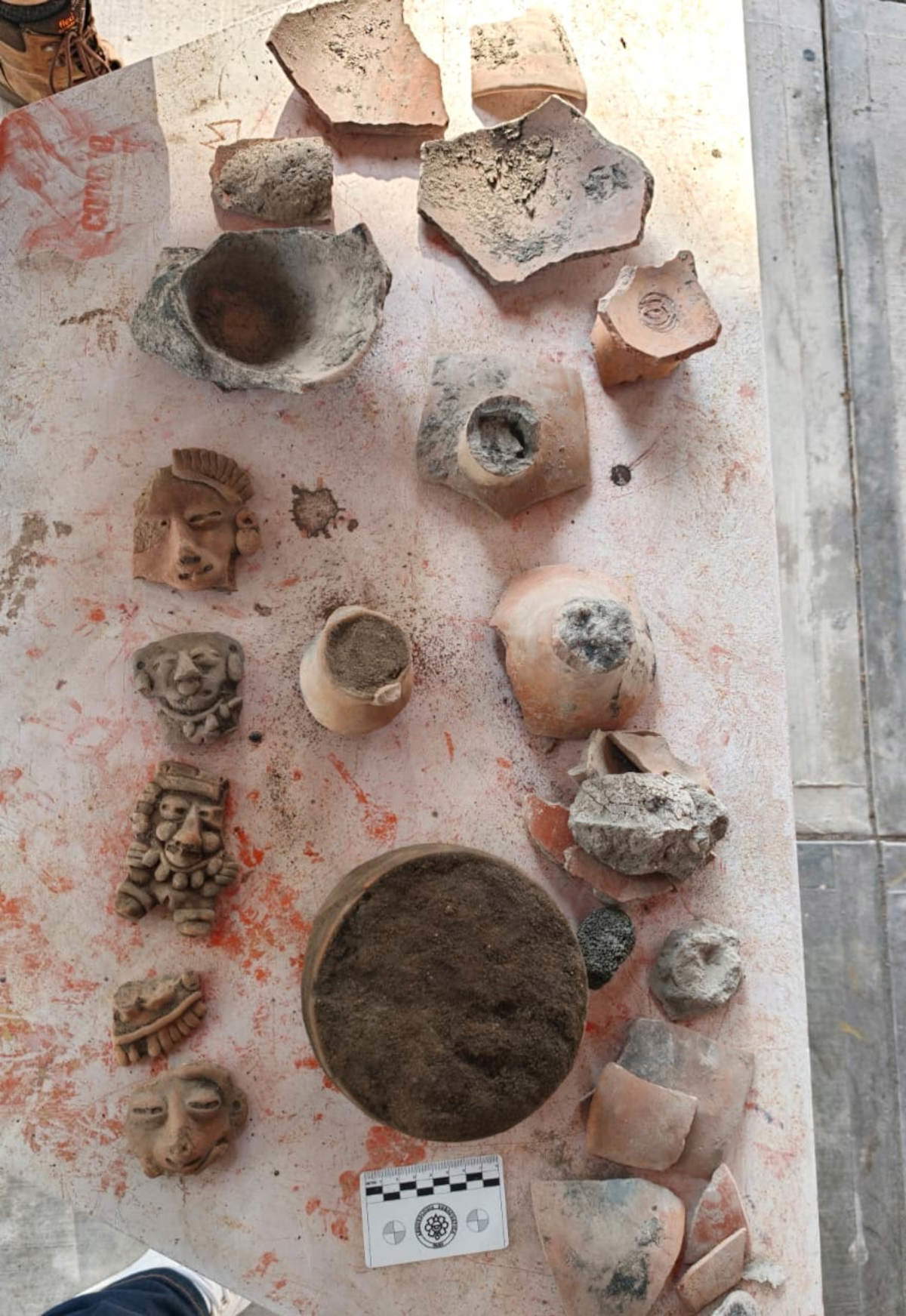 Some of the archaeological artifacts discovered. Photo courtesy of CINAH Colima &ndash; INAH