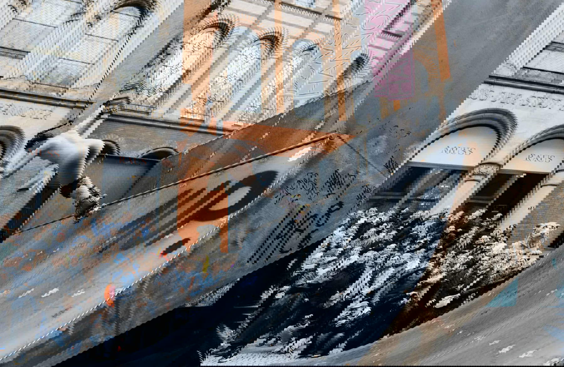 Inaugurazione dell'opera Crash Pipe di Florentina Holzinger. Foto: Andre Germar / Kunstverein Hannover