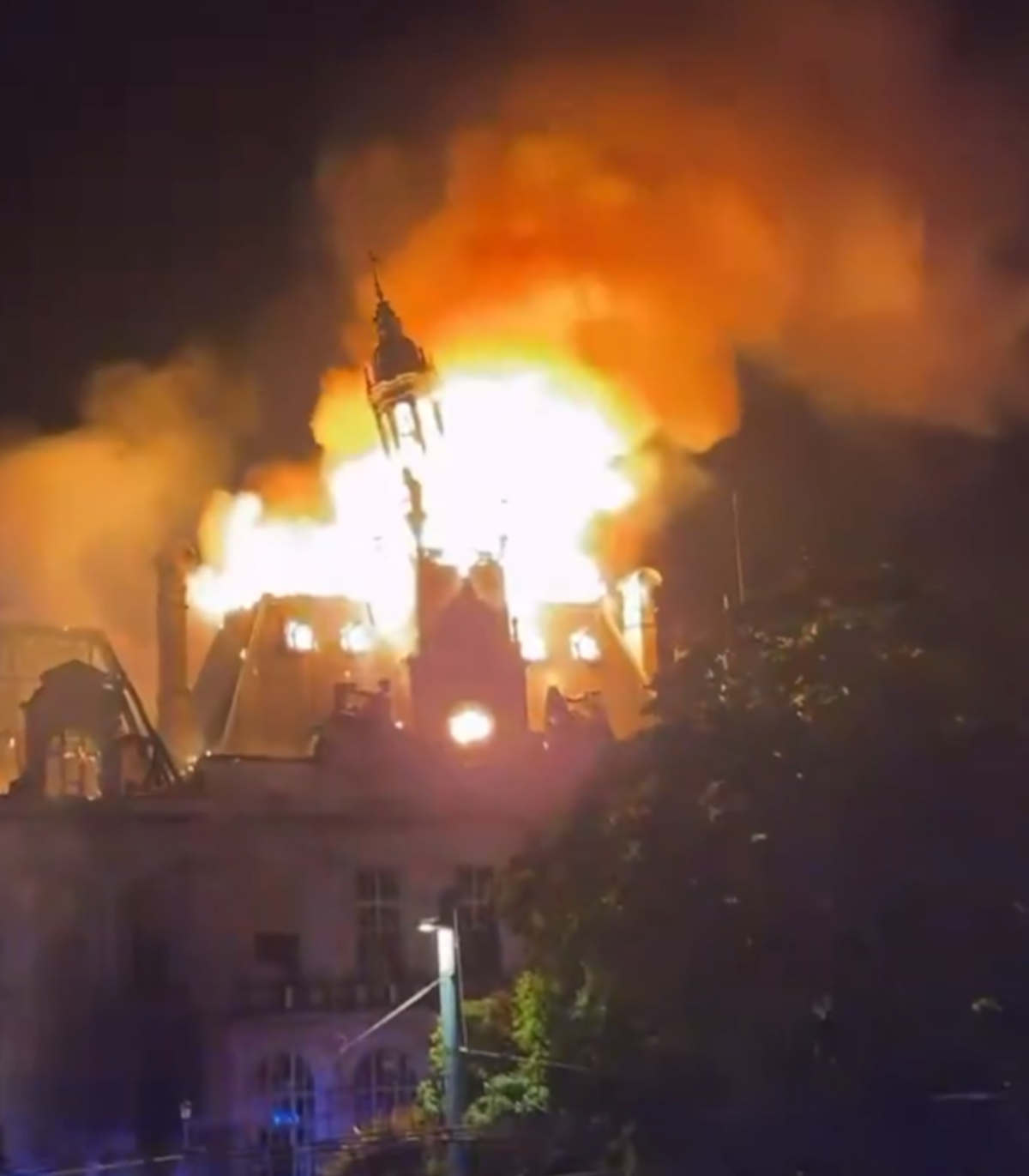 L'incendio che ha devastato l'H&ocirc;tel de Ville di Limoges