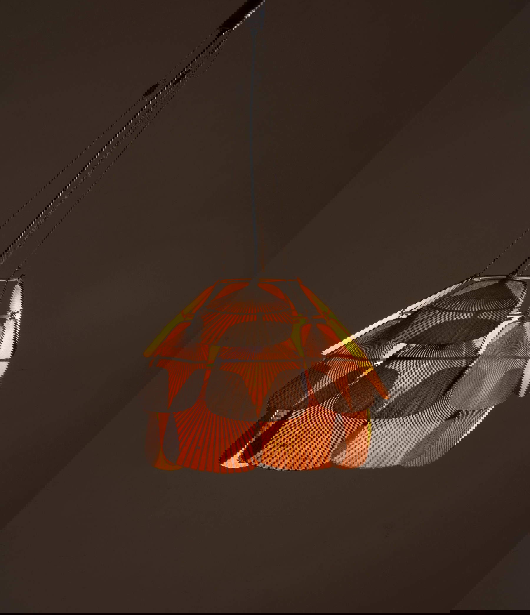 Ingo Maurer, Lampe der Serie Uchiwa (Produktion M Design, Deutschland, 1975; Holz und Reispapier, Herstelleraufkleber) Schätzung &euro; 10.000/15.000