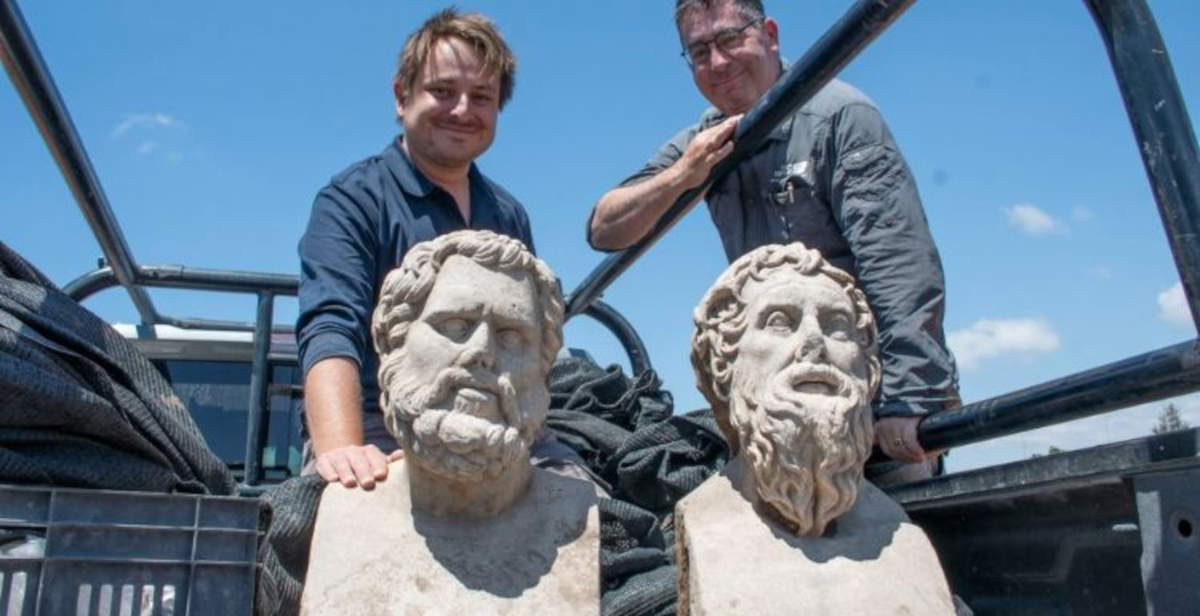 Israël : découverte près de Binyamina de deux statues romaines en marbre datant de 1 700 ans