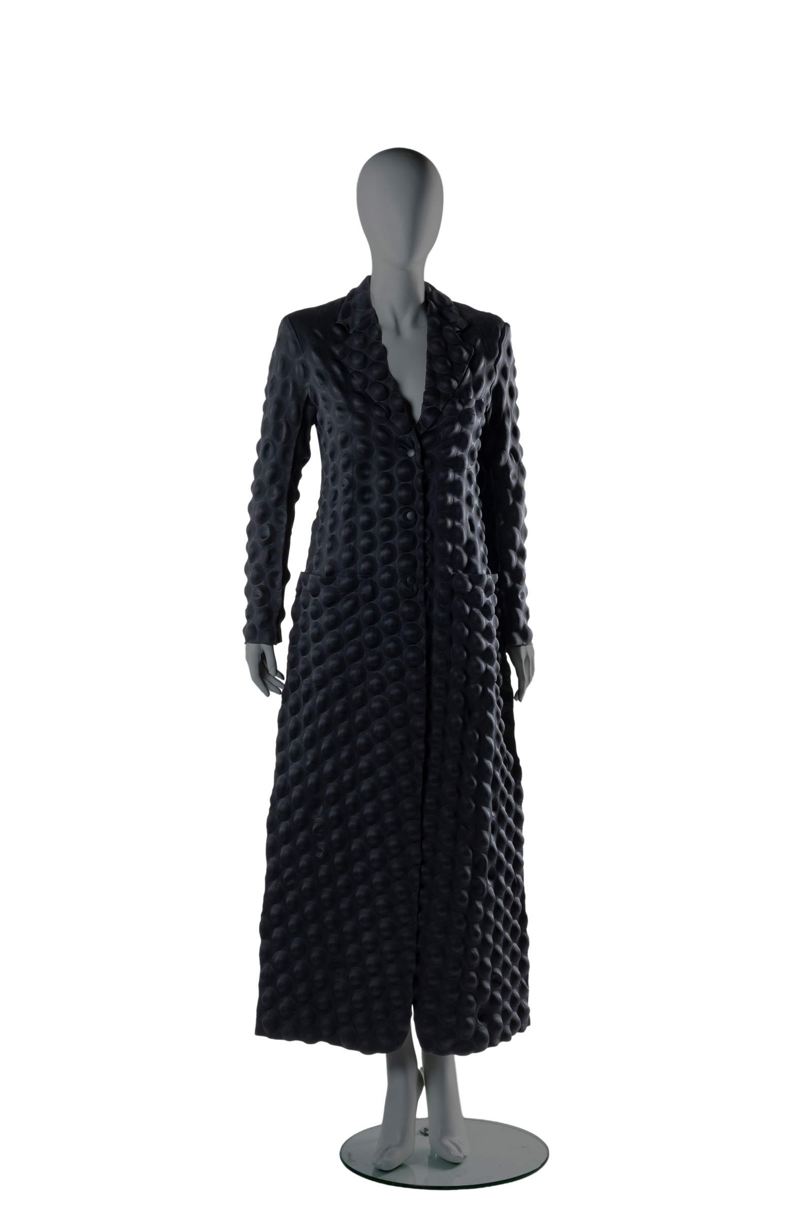 Issey Miyake (Naoki Takizawa), Outerwear, Fall Winter 2000-2001. Mazzini Archives. Photo: V.Ruocco