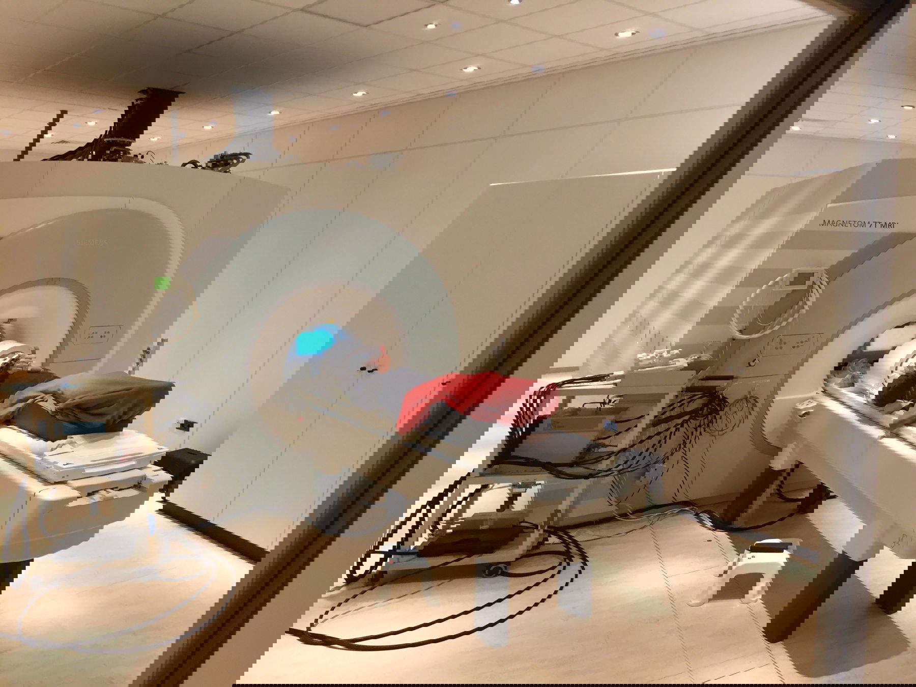 Itamar Gilboa while performing MRI.