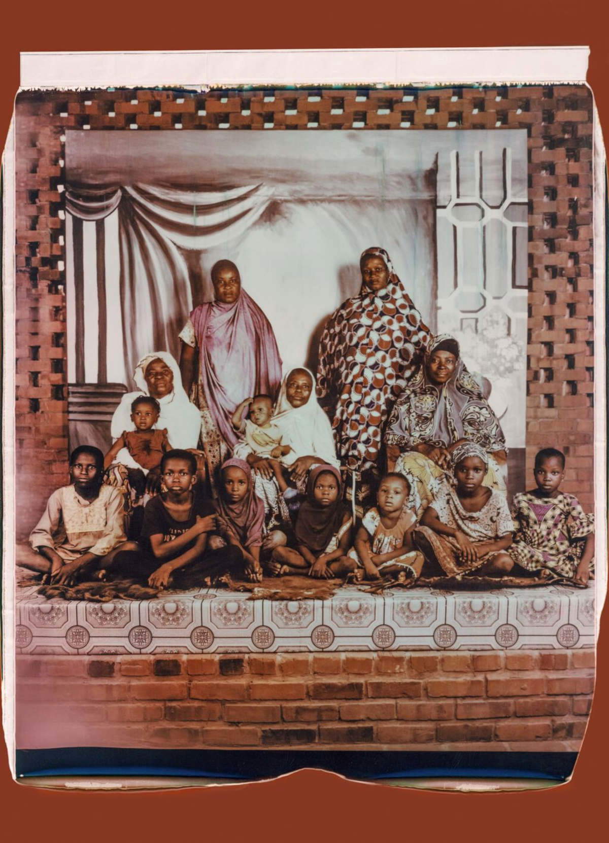 James Barnor and Ibrahim Mahama, Untitled (2024; polaroid, 90 &times; 60 cm) &copy; James Barnor e Ibrahim Mahama, su concessione della galleria Cl&eacute;mentine de la F&eacute;ronni&egrave;re