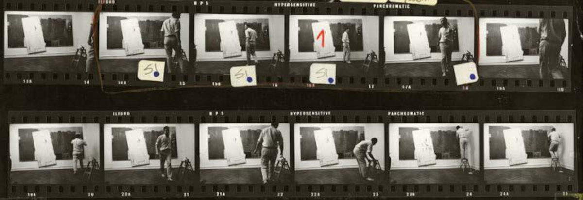 Ugo Mulas, Jasper Johns nello studio di Riverside Drive, New York, novembre 1964. Dettagli di due provini a contatto. Su concessione di Archivio Ugo Mulas. Fotografie Ugo Mulas &copy; Eredi Ugo Mulas. Tutti i diritti riservati / Photo Ugo Mulas &copy; Ugo Mulas Heirs. All rights reserved &copy; Jasper Johns, by SIAE 2026