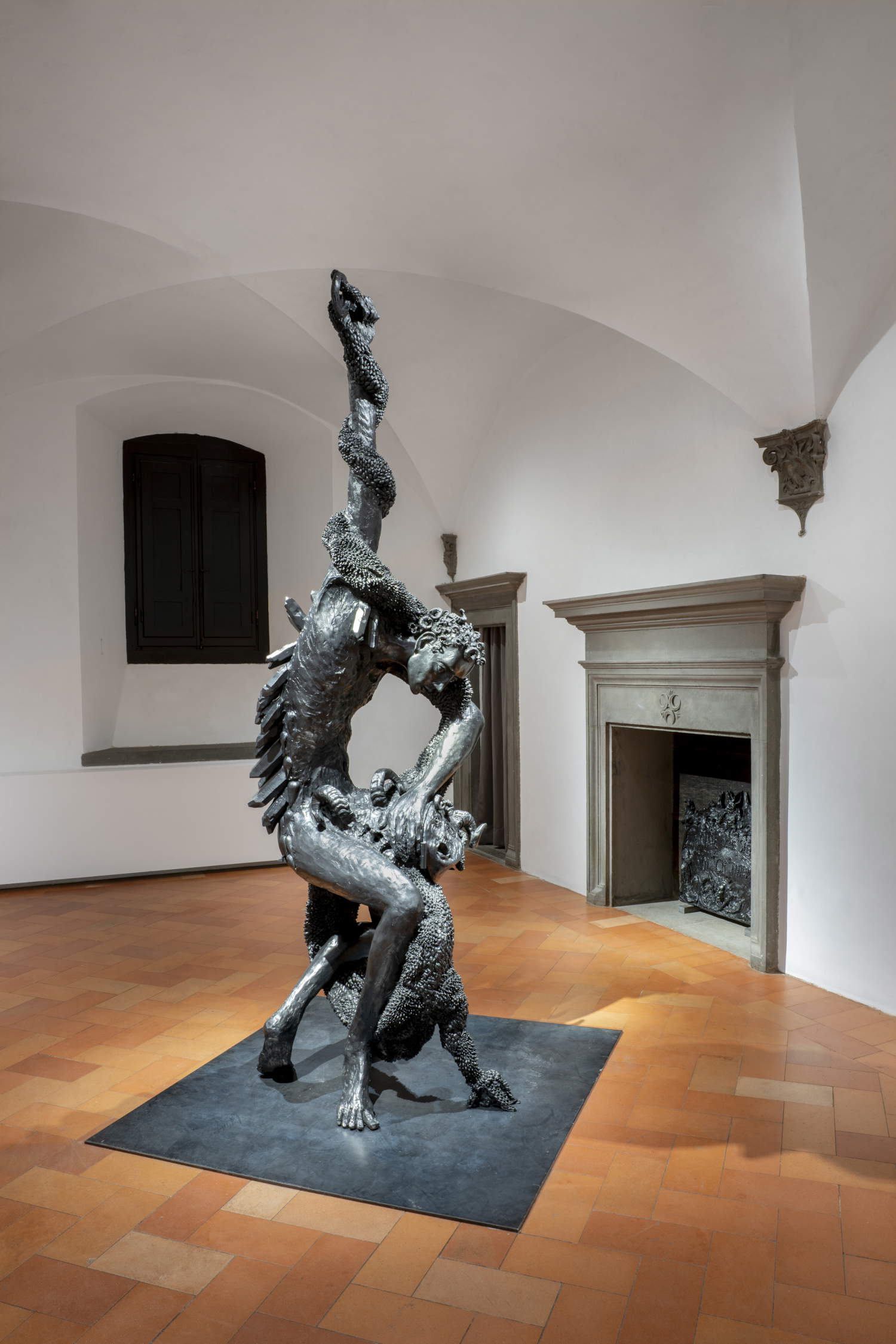 Jean-Marie Appriou. CANTO INFINITO, Installation im Palazzo Strozzi, Projektraum, 2026. &copy; Jean-Marie Appriou, von SIAE. Foto: Ela Bialkowska, OKNO Studio. Mit freundlicher Genehmigung der Fondazione Palazzo Strozzi, Florenz.