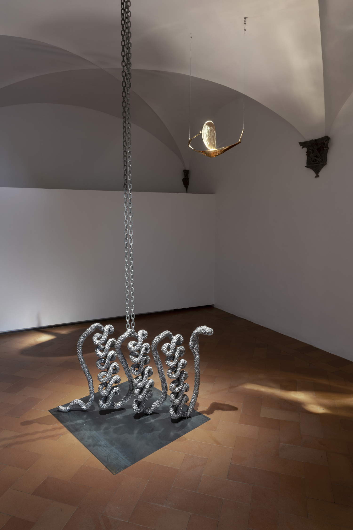 Jean-Marie Appriou. CANTO INFINITO, Installation im Palazzo Strozzi, Projektraum, 2026. &copy; Jean-Marie Appriou, von SIAE. Foto: Ela Bialkowska, OKNO Studio. Mit freundlicher Genehmigung der Fondazione Palazzo Strozzi, Florenz.
