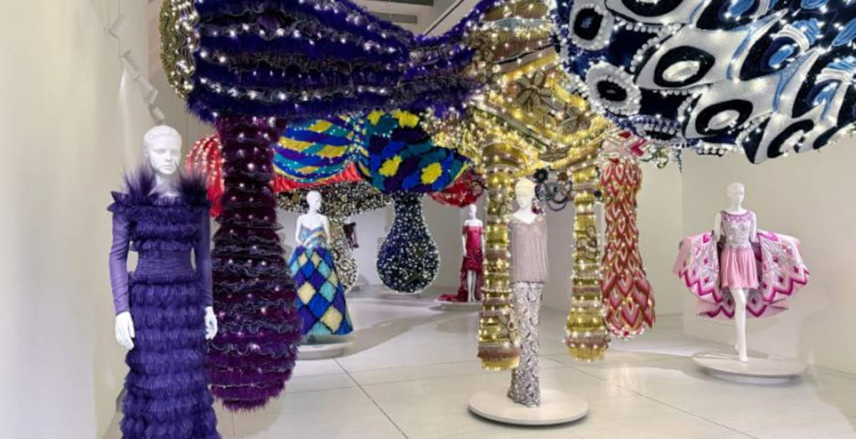 En Roma, Joana Vasconcelos relee el legado de Valentino Garavani