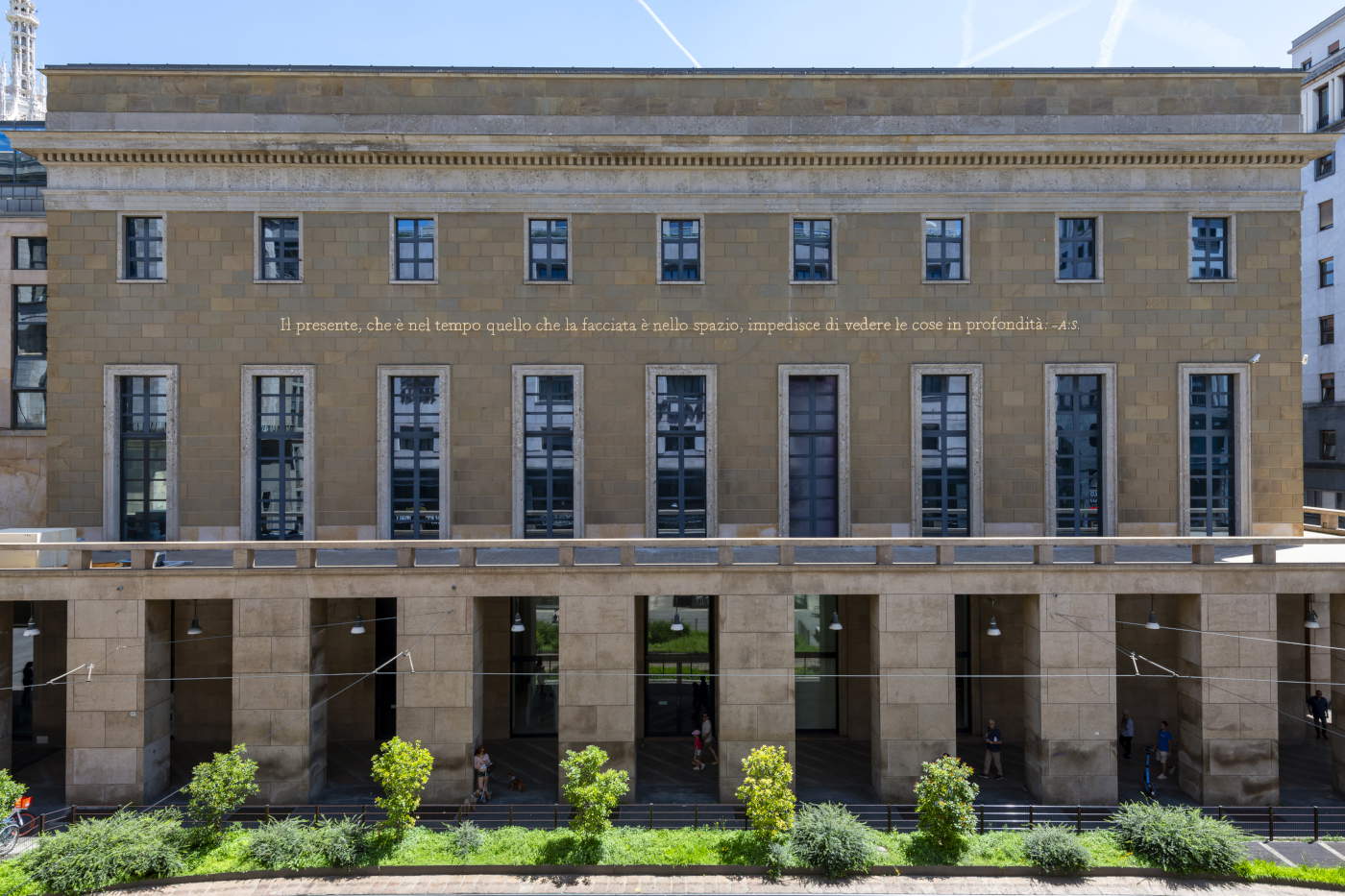 Joseph Kosuth, Seeing Things (for A.S.) (2025; neon installation, warm white neon text installed directly on facade, length 28 m, height 62 cm). Courtesy of Lia Rumma Gallery, Milan/Naples. Photo: Studio Marco Bertoli