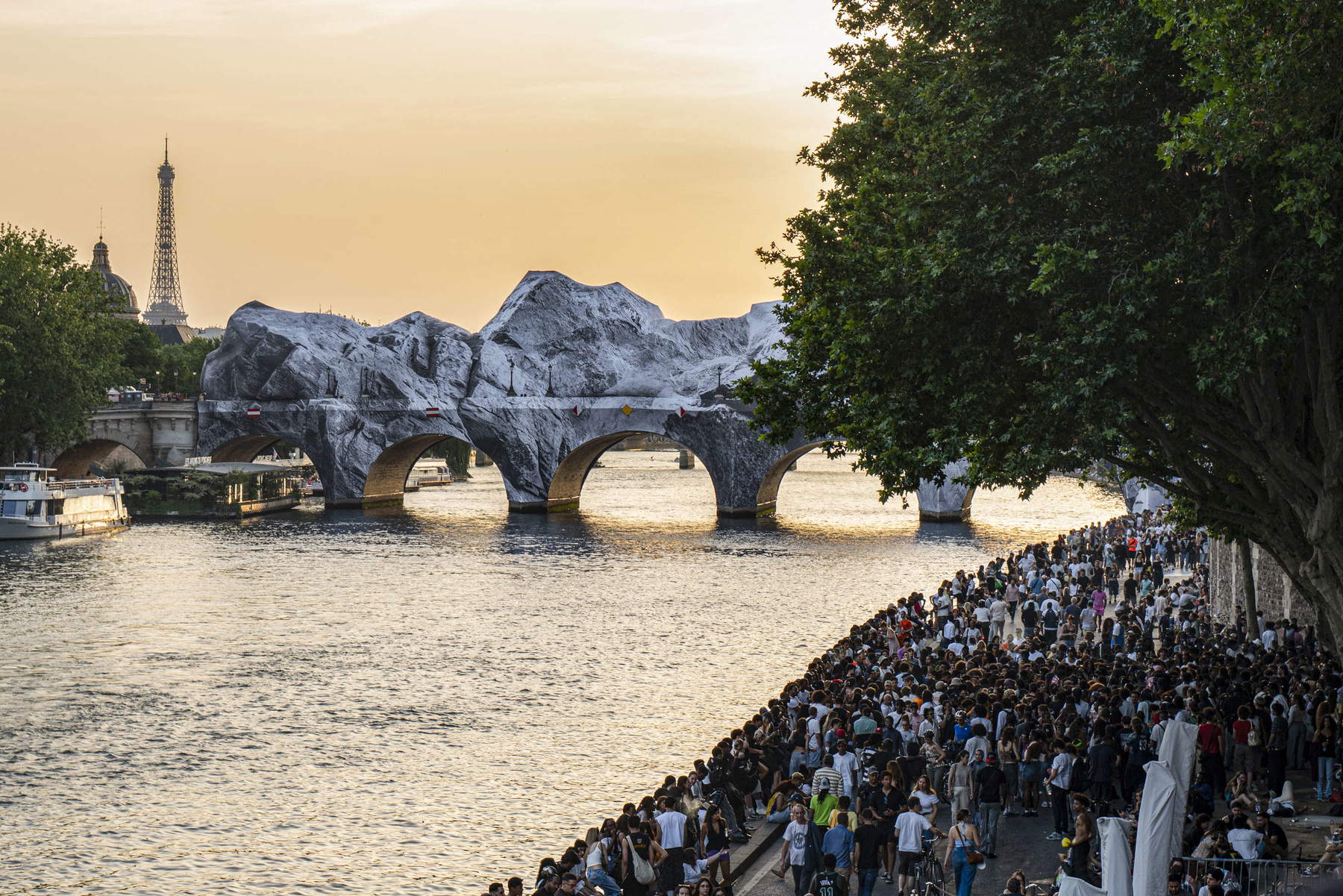 JR, La Caverne de Pont Neuf (2026). Foto: &Eacute;l&eacute;a Jeanne Schmitter &copy; 2026 Atelier JR