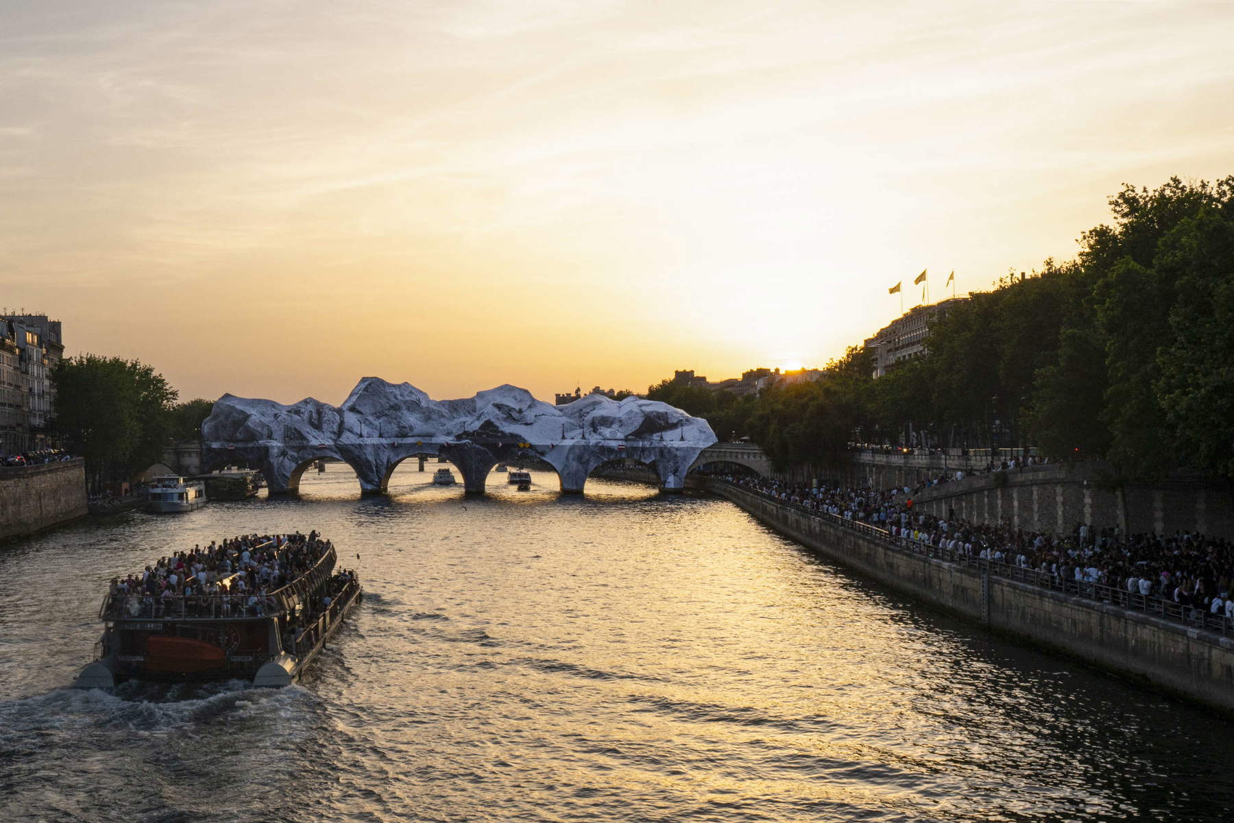 JR, La Caverne de Pont Neuf (2026). Foto: &Eacute;l&eacute;a Jeanne Schmitter &copy; 2026 Atelier JR
