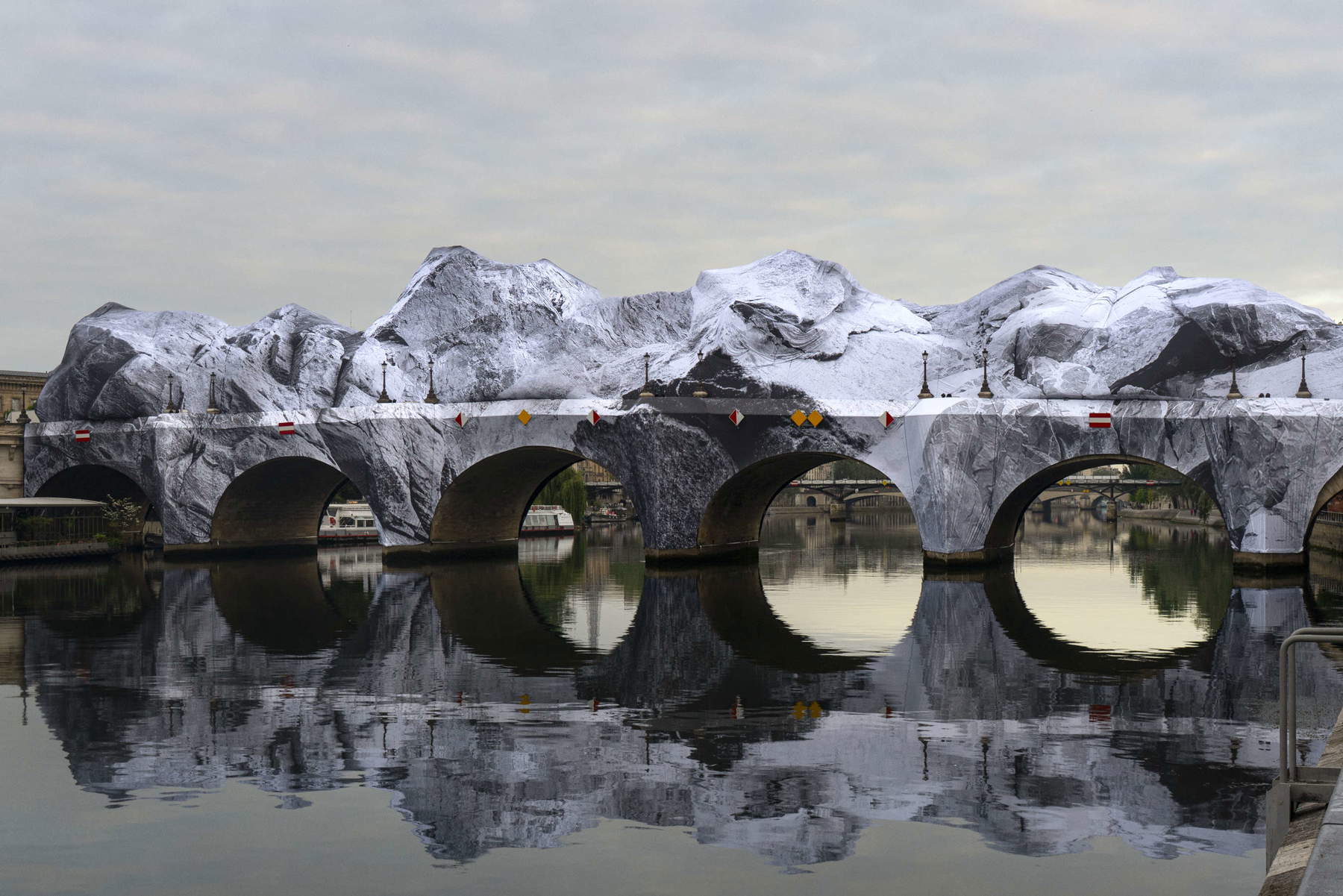 JR, La Caverne de Pont Neuf (2026). Foto: &Eacute;l&eacute;a Jeanne Schmitter &copy; 2026 Atelier JR