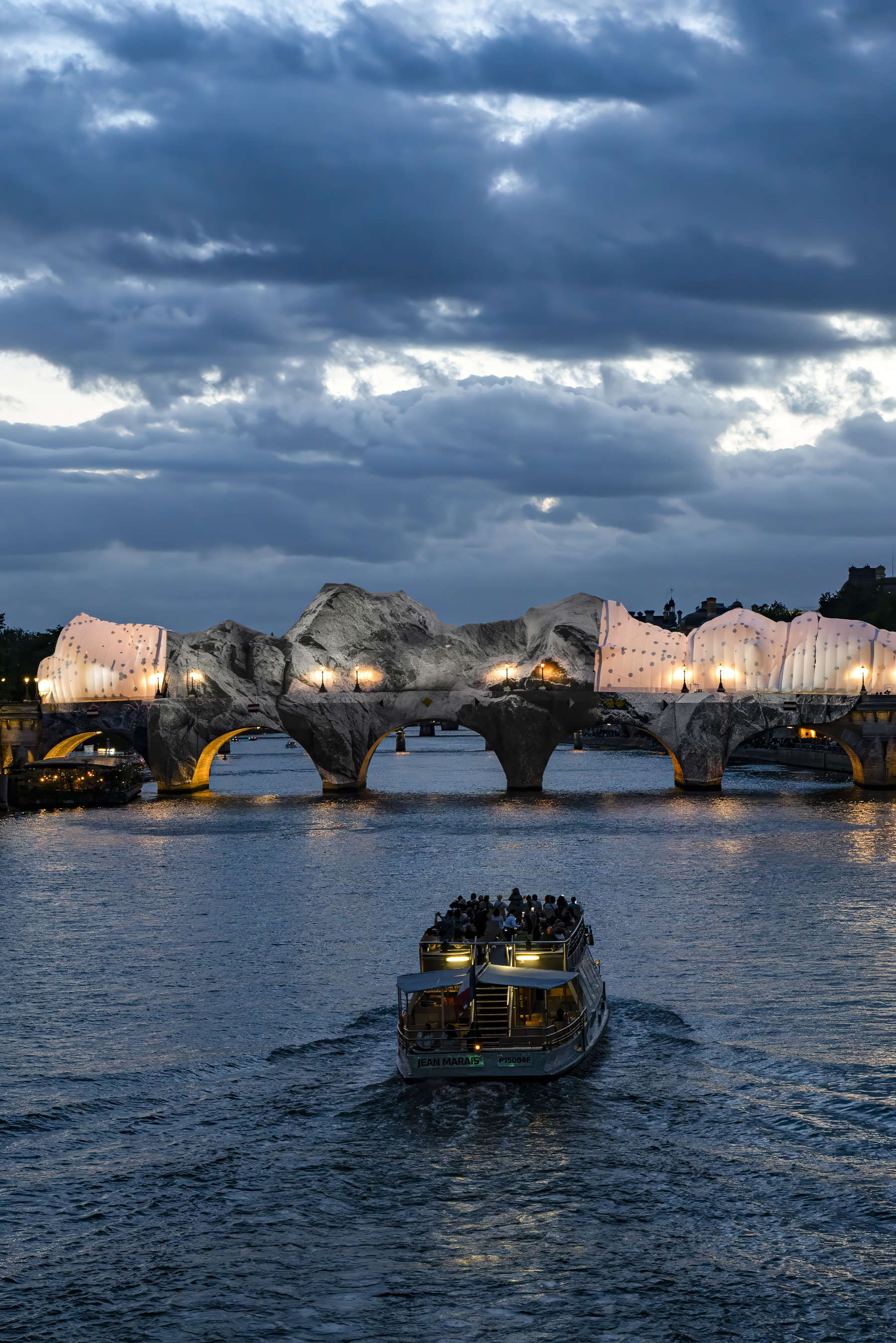 JR, La Caverne de Pont Neuf (2026). Foto: &Eacute;l&eacute;a Jeanne Schmitter &copy; 2026 Atelier JR