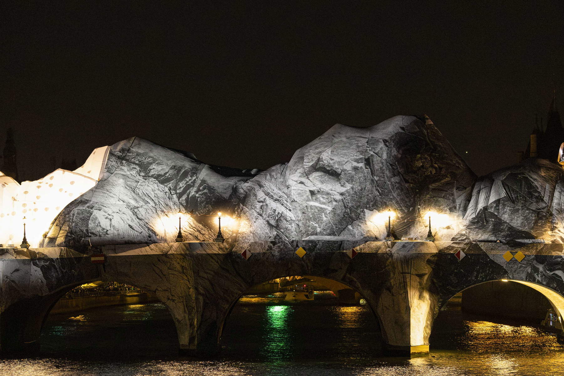 JR, La Caverne de Pont Neuf (2026). Foto: &Eacute;l&eacute;a Jeanne Schmitter &copy; 2026 Atelier JR