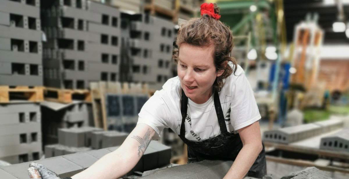 Kate Newby lleva sus «anti-reliquias» a la antigua Iglesia delle Dimesse en Thiene (Vicenza)