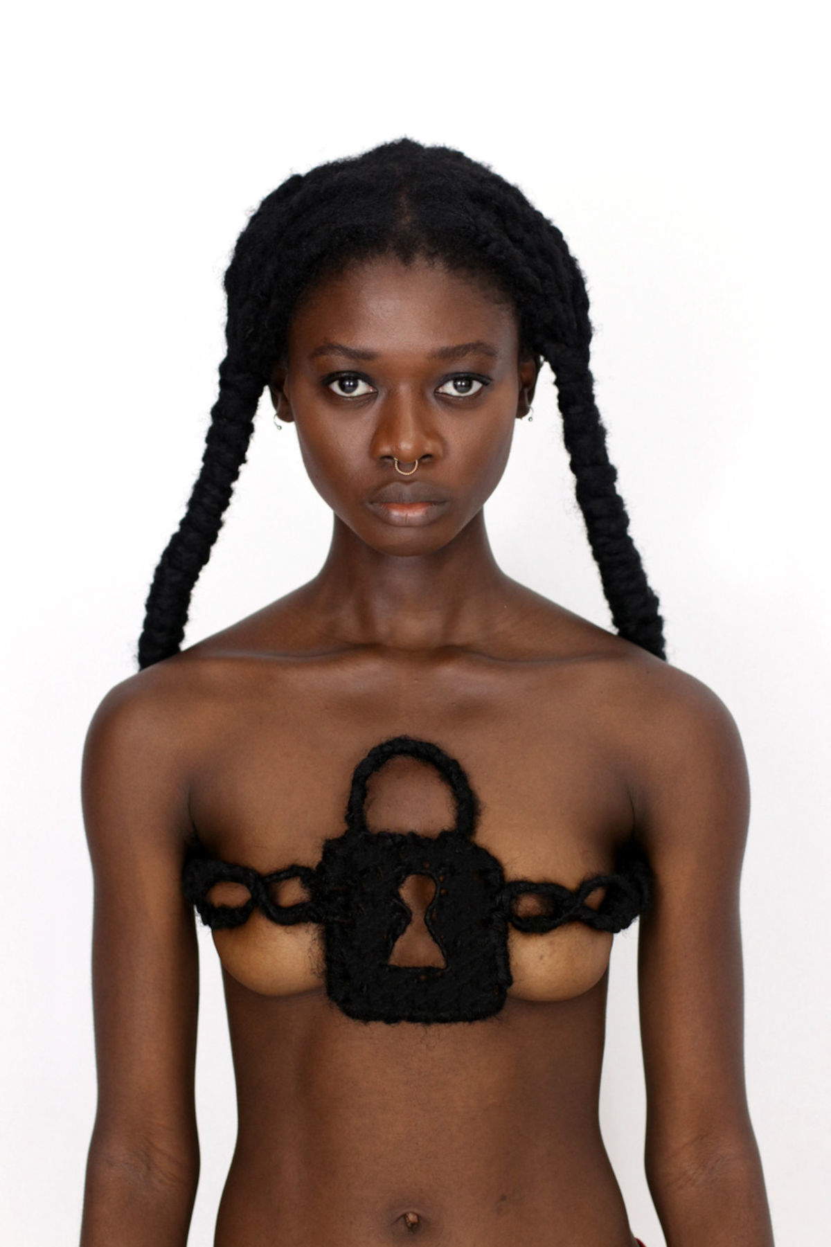 Laetitia Ky, Access denied (2026; stampa C-print, montaggio su diasec-plexiglass satinato, 75 x 50 cm Edizione di 5 + 2 AP) Su concessione dell&rsquo;artista