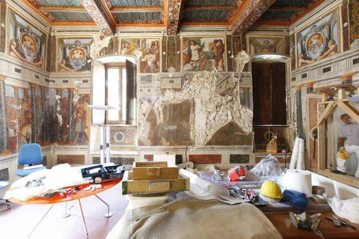 L'Aquila - Palacio Farinosi Branconio, intervención de restauración de los frescos