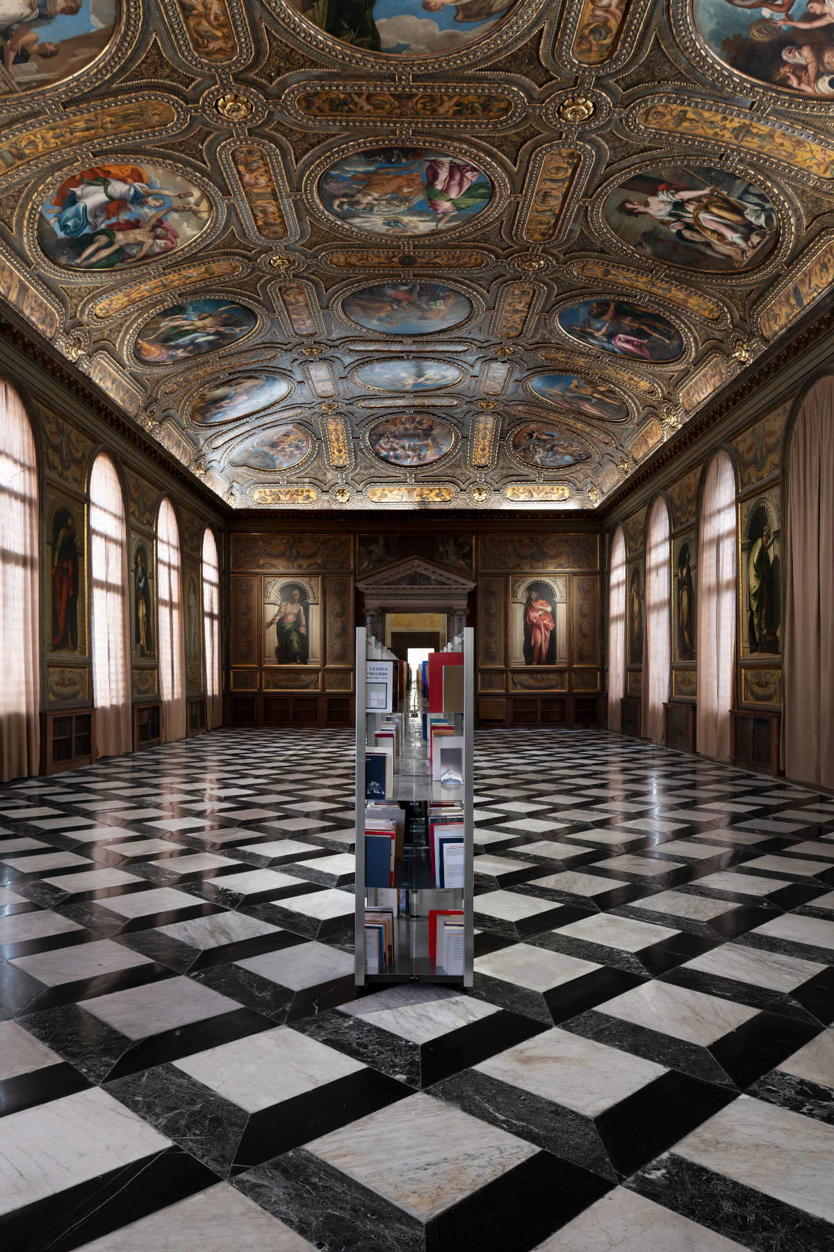 L'opera di Lara Favaretto. Foto: T-Space