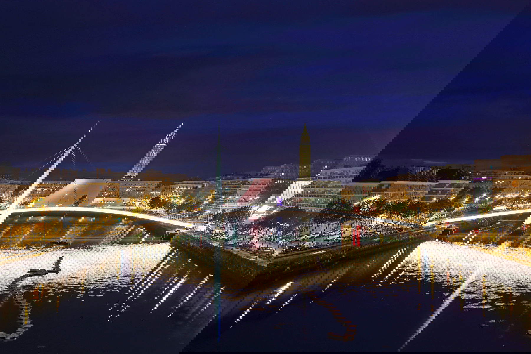 Le Havre, il Bassin du Commerce e la Passerelle. Foto: Wikimedia Commons | Marc Ryckaert - Creative Commons&nbsp;Attribution-Share Alike 4.0 International&nbsp;license