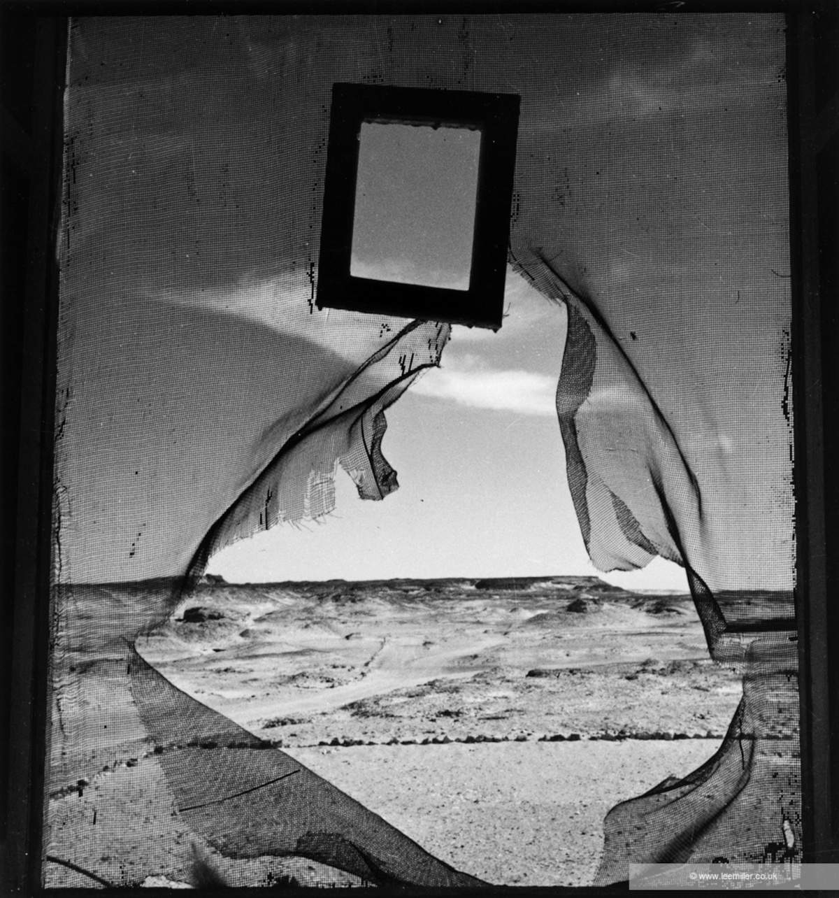 Lee Miller, Portrait de l'espace (Al Bulwayeb, près de Siwa, Égypte, 1937) &copy; Lee Miller Archives, Angleterre 2025. Tous droits réservés. leemiller.co.uk