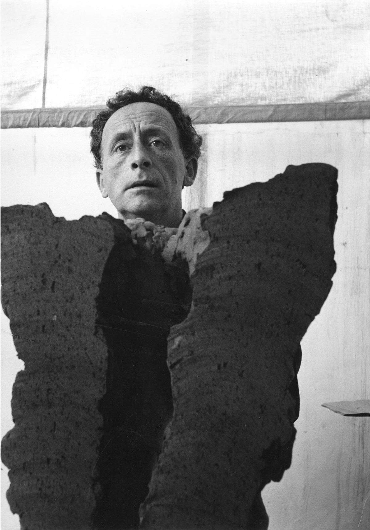 Leoncillo mit „Taglio rosso“ (1961). Fondazione Leoncillo, Rom 