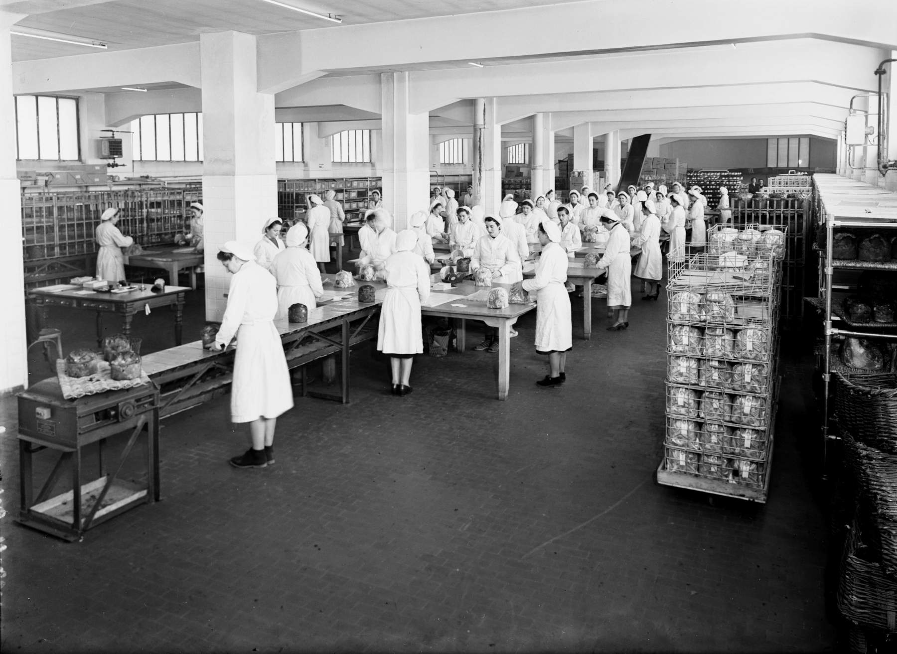 Stabilimento Alemagna a Milano, 1953. Fotografia di Publifoto; Archivio Publifoto Intesa Sanpaolo