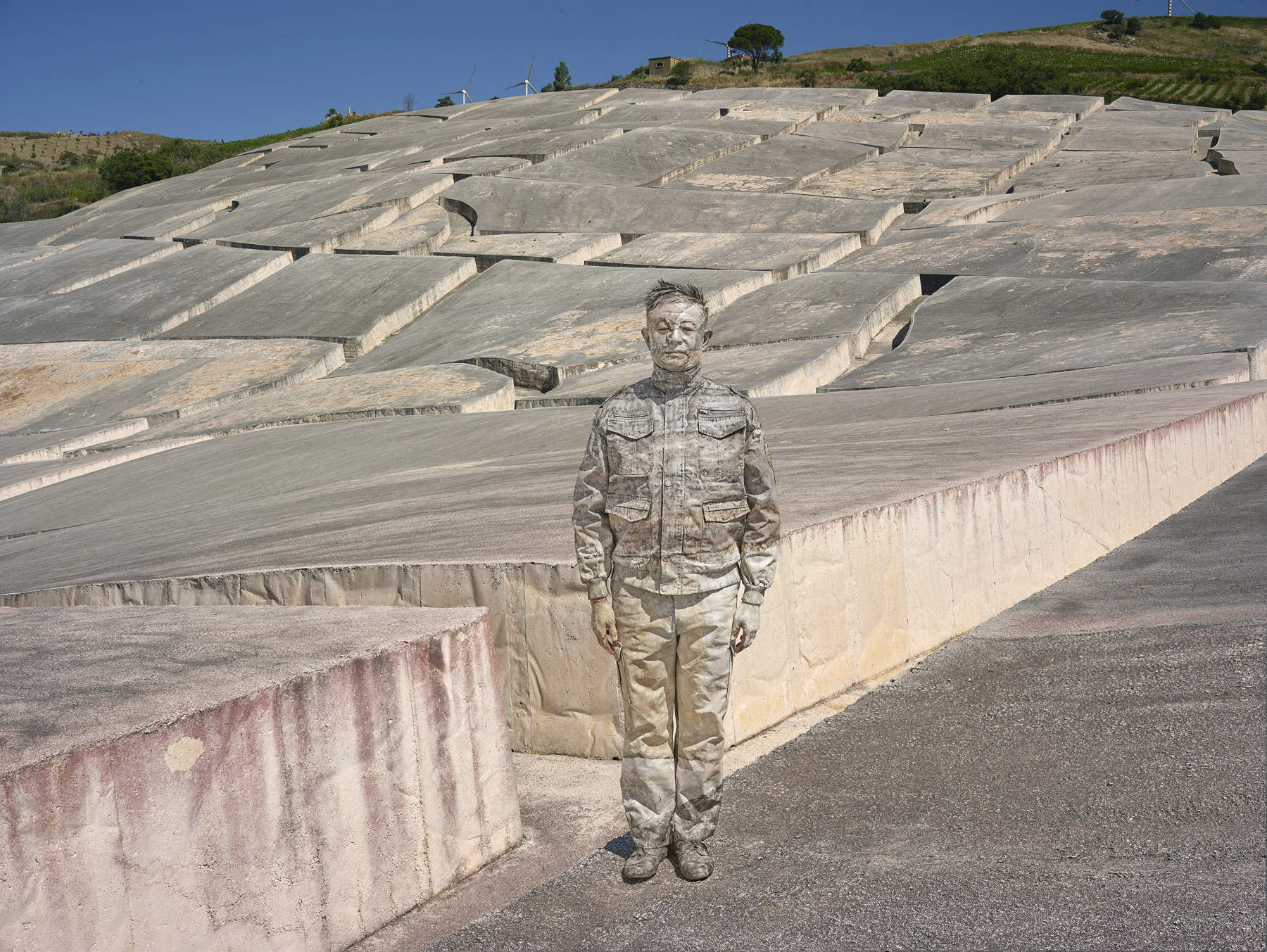 DGCC &ndash; Gibellina, capitale italienne de l'art contemporain 2026 - Liu Bolin (2026 ; Italie, Gibellina). Avec l'aimable autorisation de Liu Bolin, Liu Bolin et la Galerie Gaburro