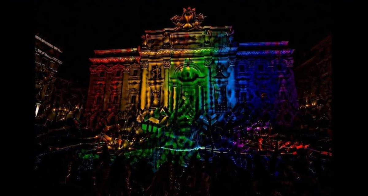 Der Trevi-Brunnen für die Pride beleuchtet? Nein, es war nur das Bild auf einem Plakat