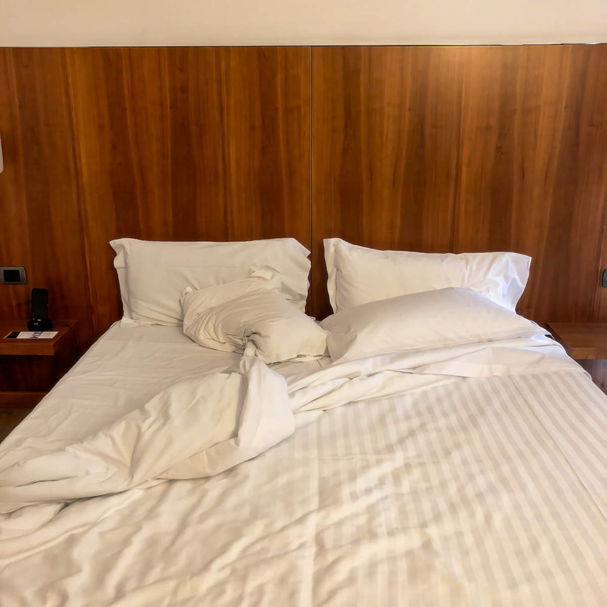 Lorenzo Urciullo, D.U.S #42 (2018; Inkjet Fine Art Print auf 100% Baumwolle ultraglattes Hanhem&uuml;hle PhotoRag Papier, 305 gsm, 20x20 cm) Courtesy des K&uuml;nstlers und Patricia Armocida Gallery